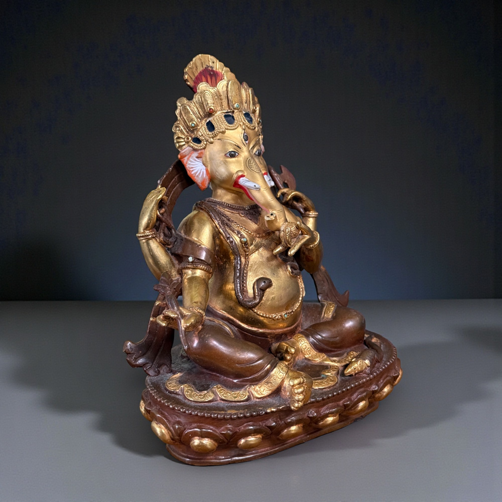Ganesha Figur aus Bronze mit Teilvergoldung, Nepal
