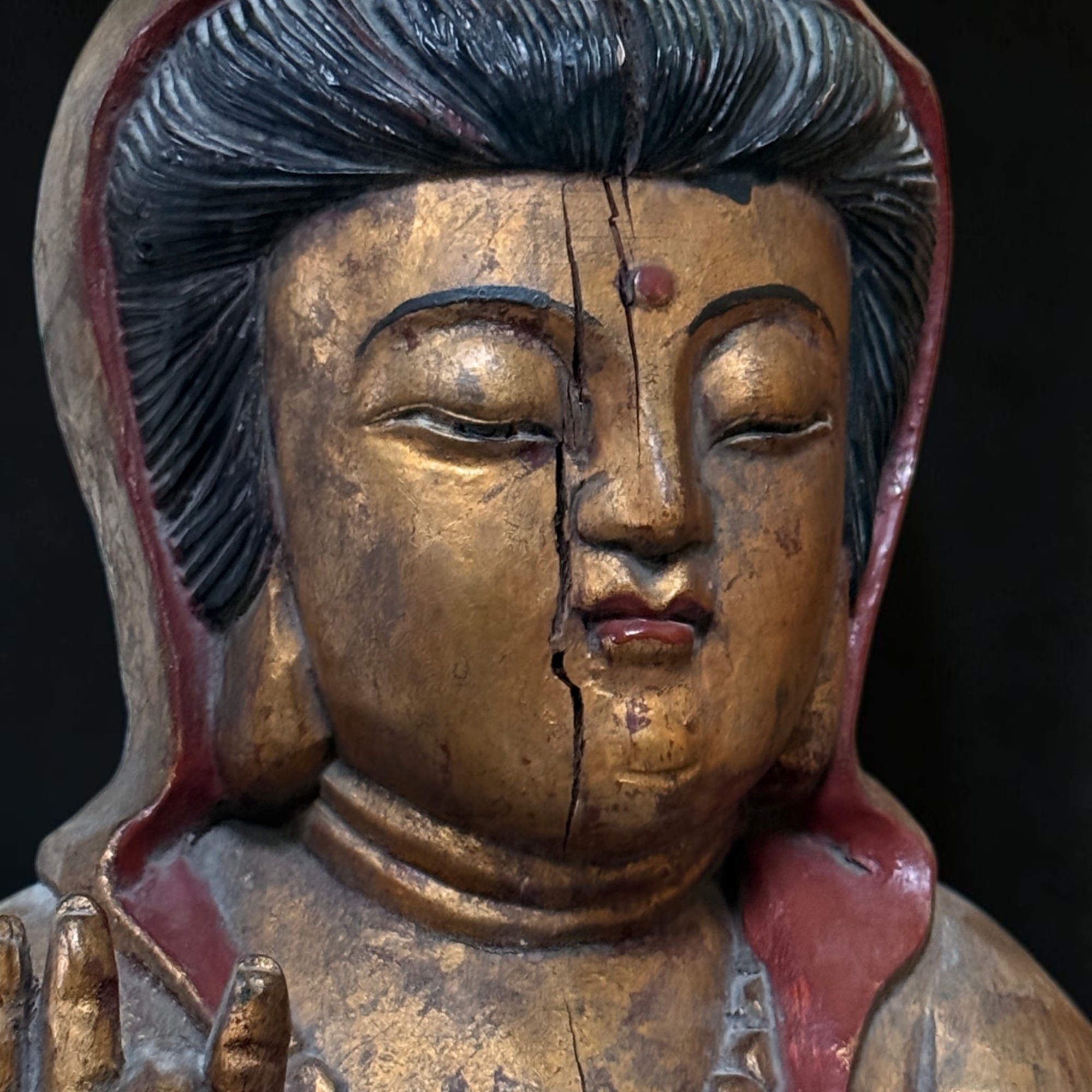 Guanyin Bodhisattva Holzskulptur, China wohl 19. Jh., polychrom vergoldet, 98 cm
