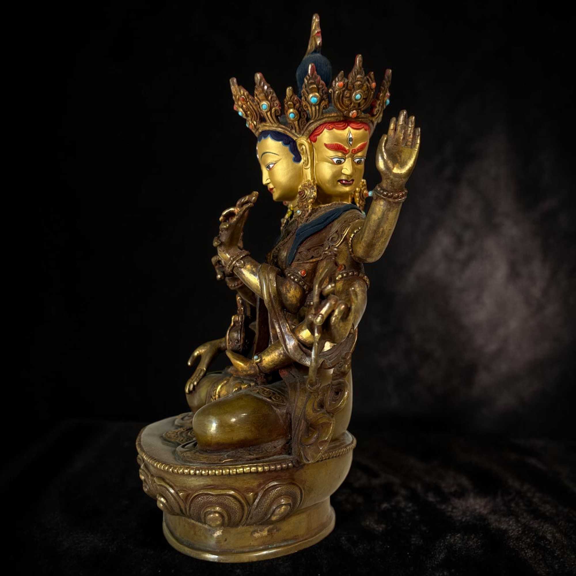 Namgyalma Kupferbronze Skulptur Himalaya, vergoldet mit Türkis & Koralle