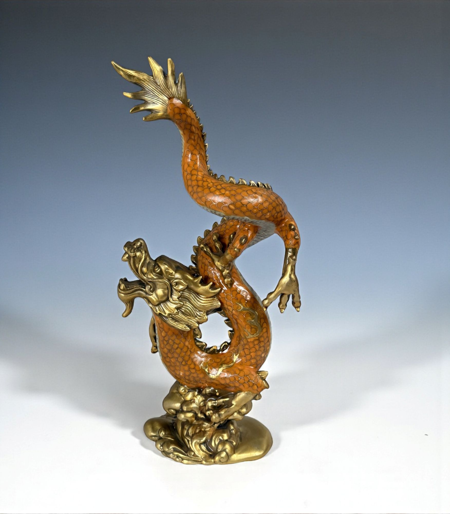 China Drachen Skulptur aus Bronze / Cloisonne