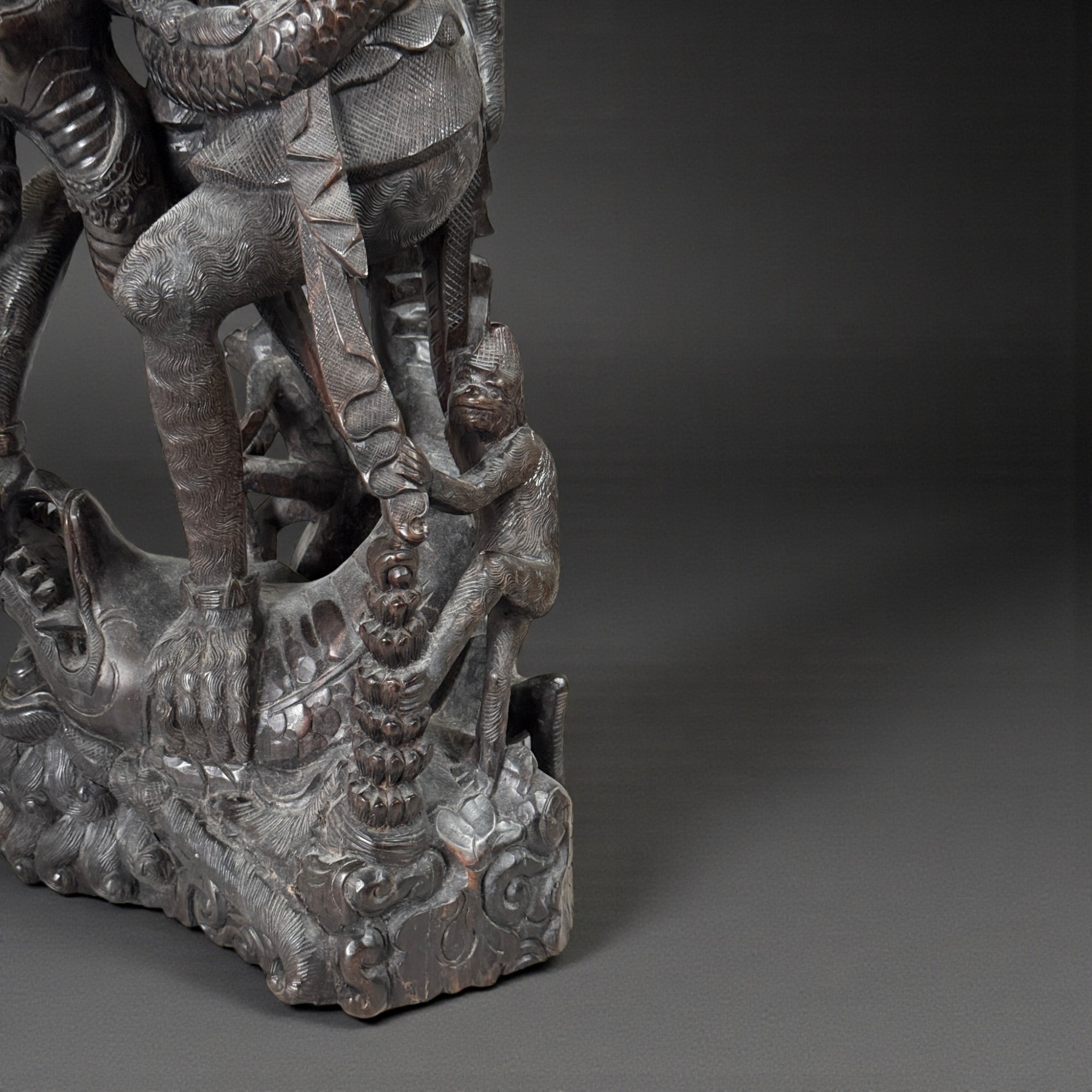 Alte Bali Hanuman Holz Figur Naga: Balinesische Ramayana Skulptur 58cm