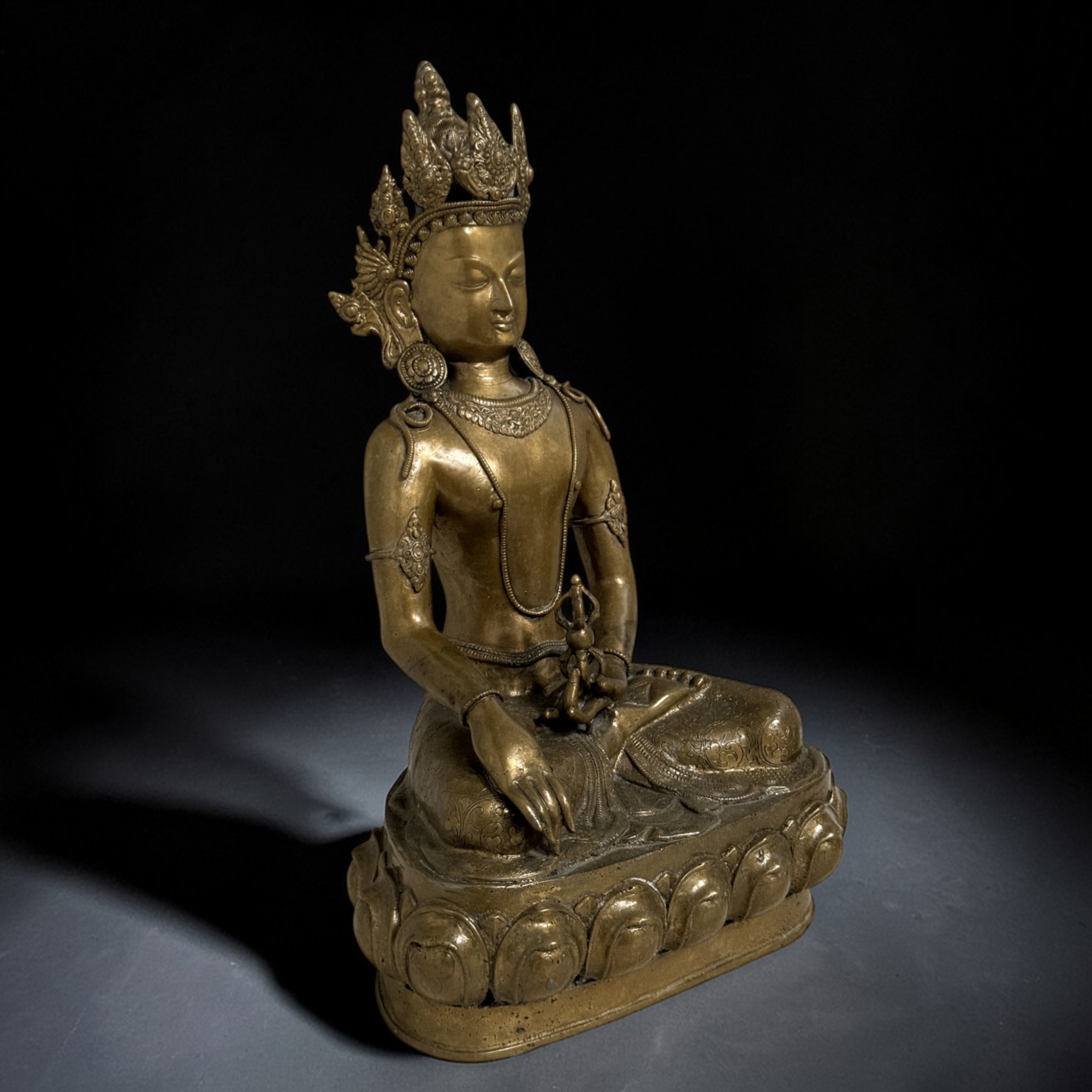 Tibet Buddha Skulptur aus Bronze mit Dorje