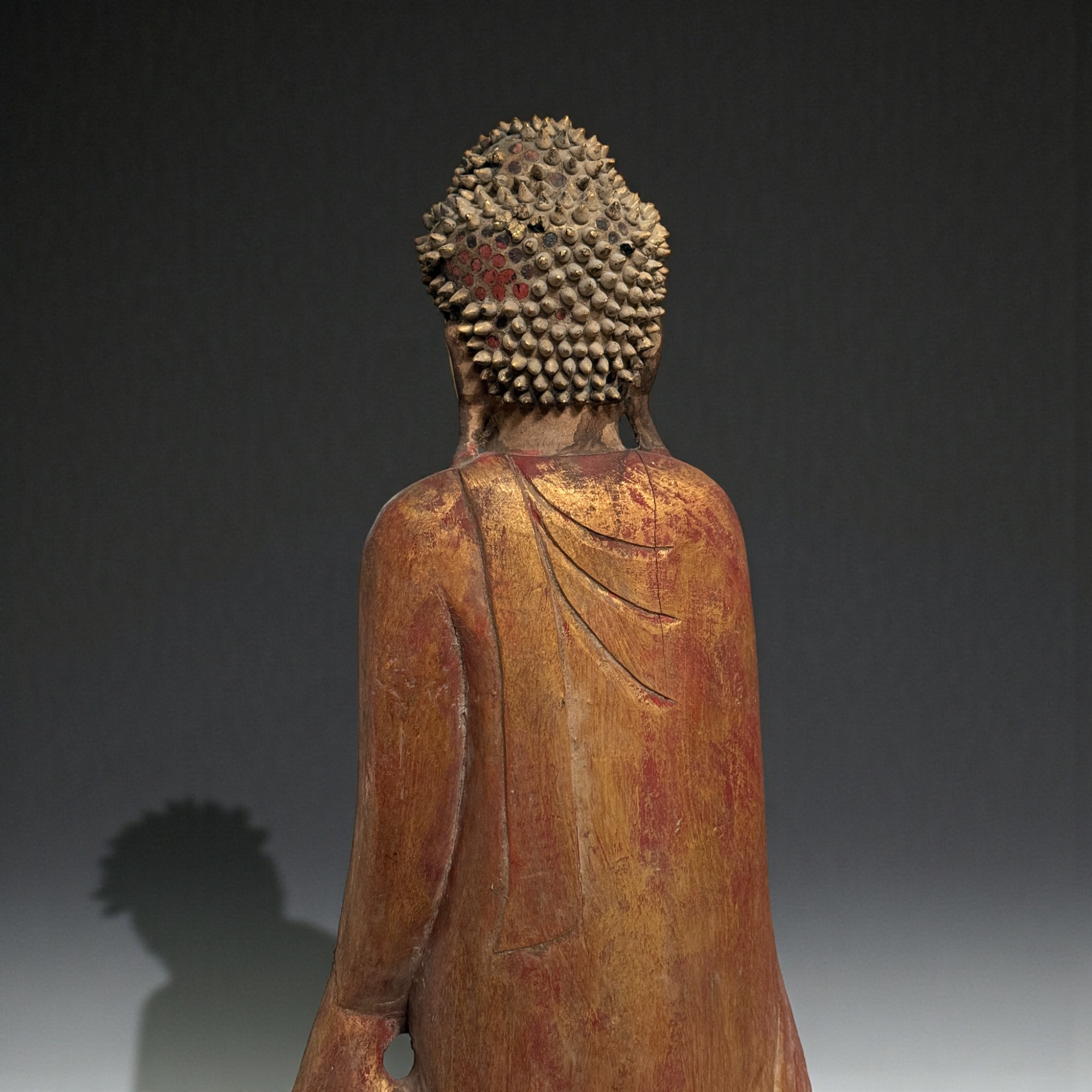 Stehender Buddha aus Burma – Teakholz Skulptur ca. 100 Jahre