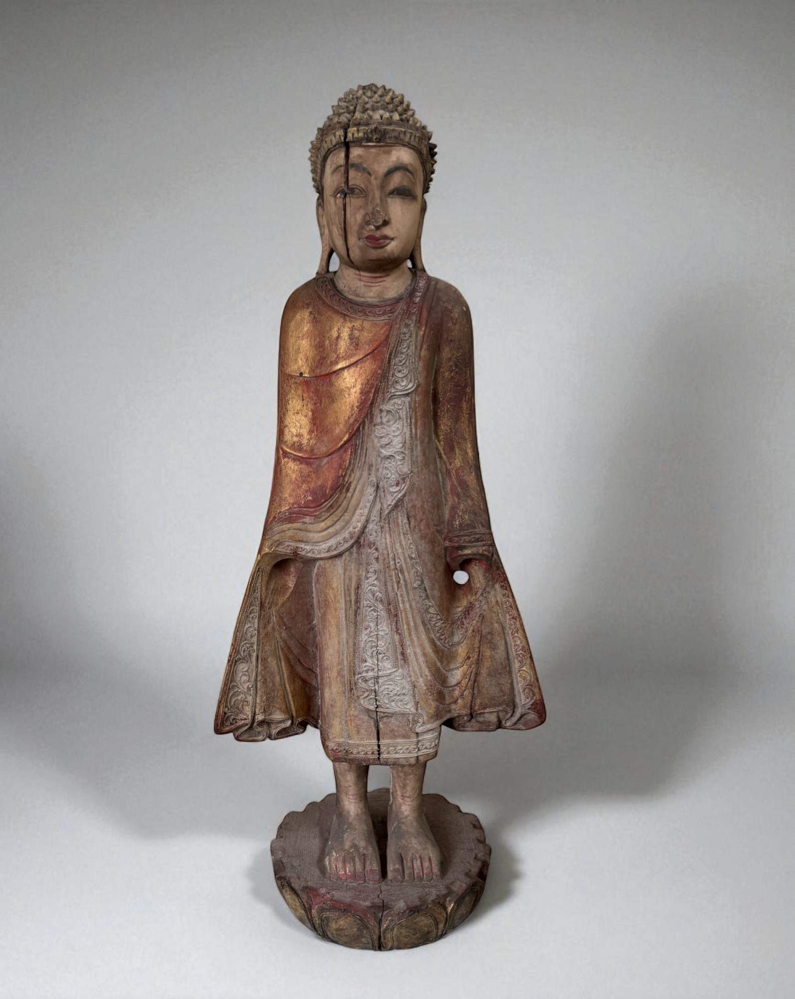 Stehender Buddha aus Burma – Teakholz Skulptur ca. 100 Jahre
