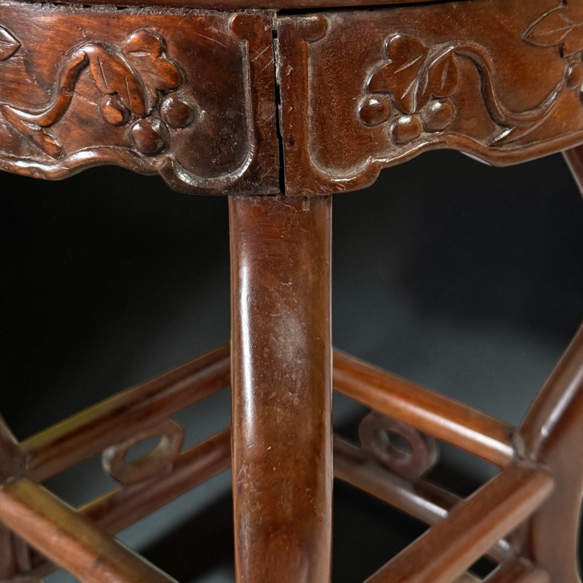 Chinesischer Beistelltisch Ulmenholz mit Marmorplatte – 45 cm