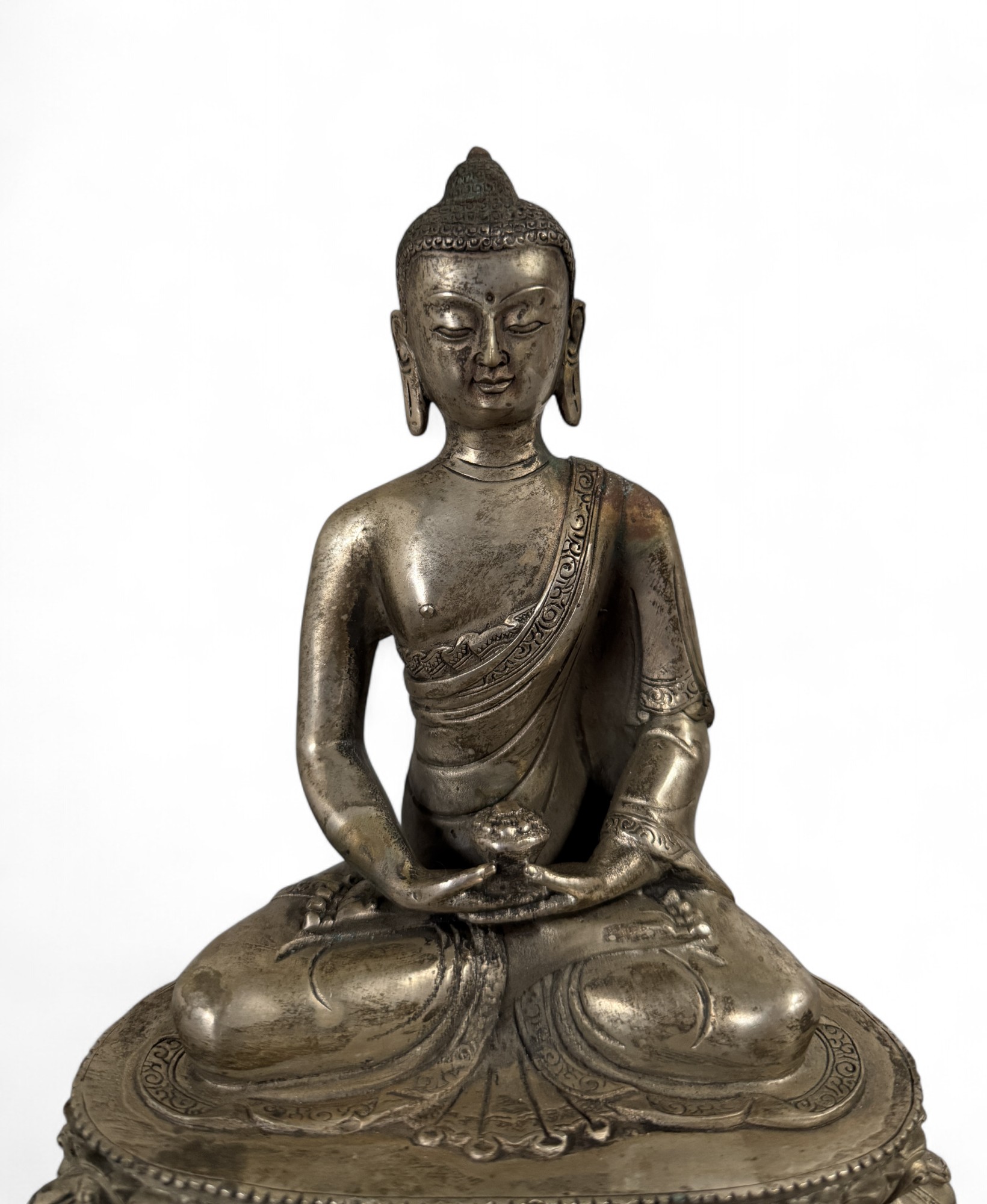 Bronze Buddha in Meditationshaltung – Symbol für Ruhe & innere Balance
