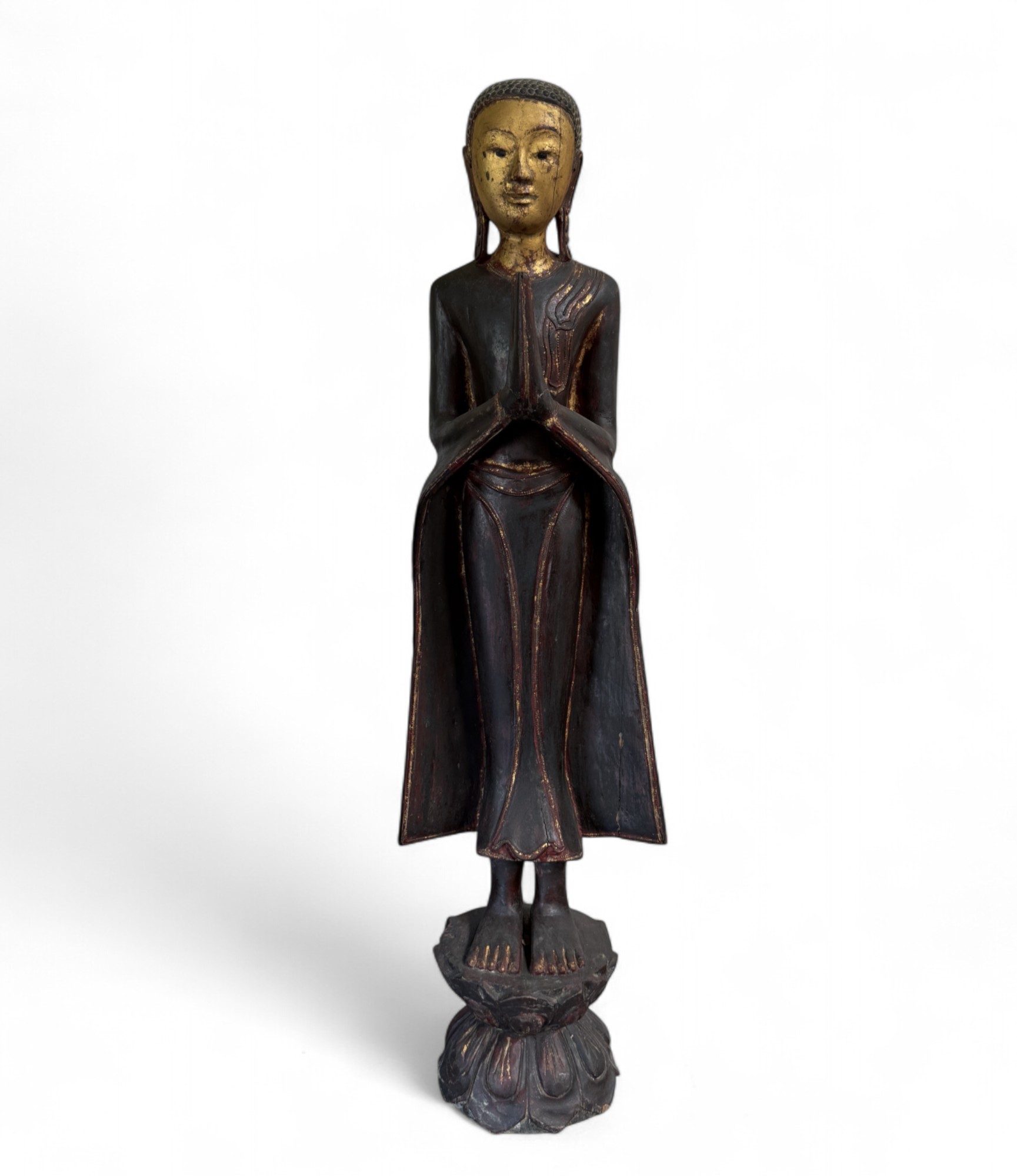 Buddha Adorant aus Burma – Teakholz, ca. 1900, vergoldet, 90 cm