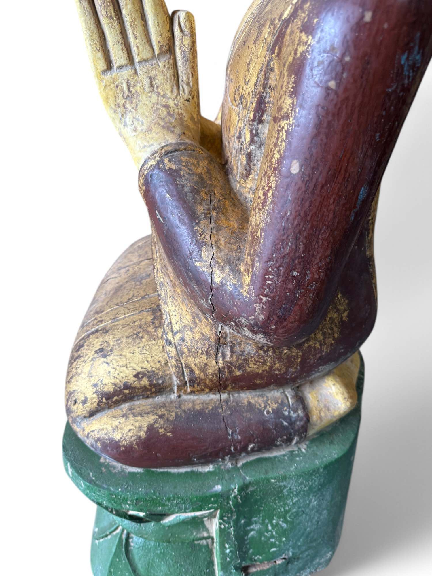 Moggallana-Mönch-Skulptur aus Holz, Burma 90 cm groß Moggallana-Mönch-Skulptur aus Holz, Burma 90 cm groß