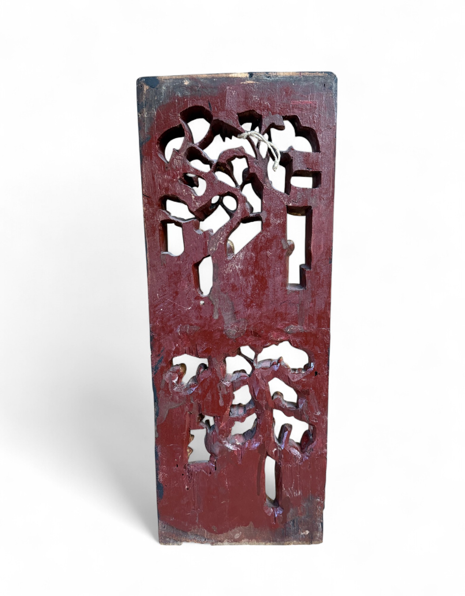 Chinesisches Holzrelief mit Restvergoldung – geschnitzte Wanddekoration Chinesisches Holzrelief mit Restvergoldung – geschnitzte Wanddekoration