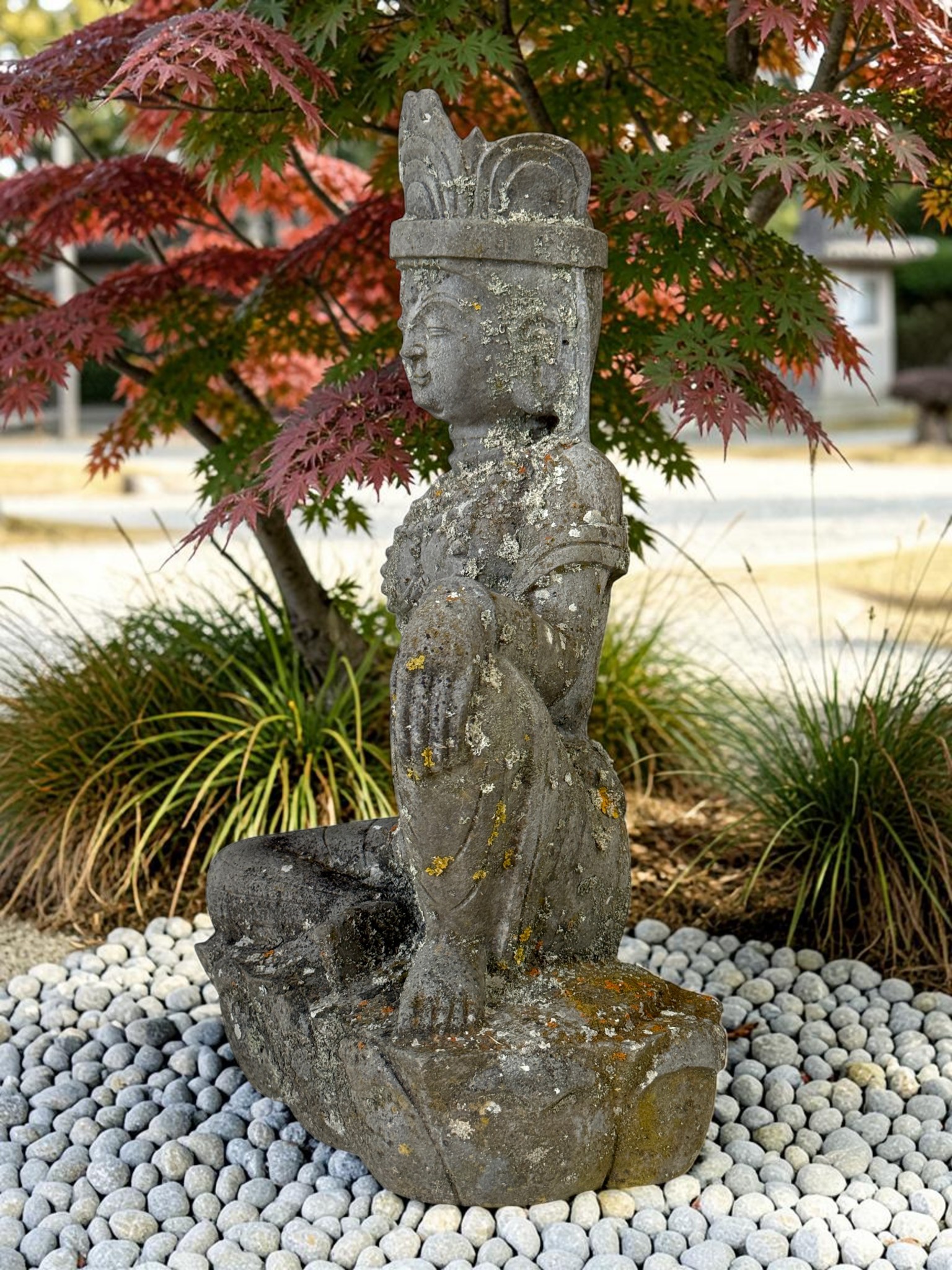 Guanyin Skulptur aus Naturstein – Alte asiatische Gartenfigur, 50 cm hoch