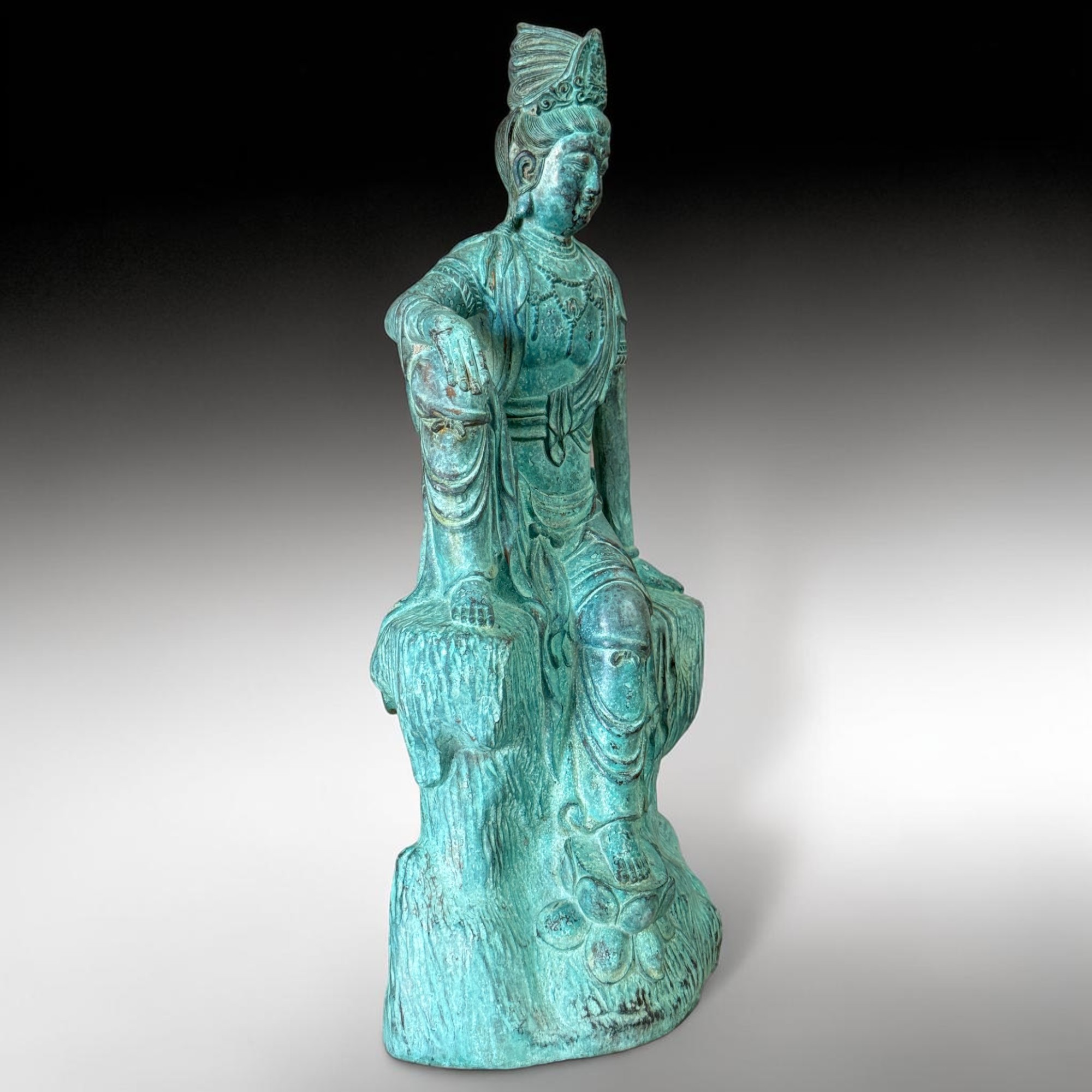 Alte Guanyin Bronze Figur – Bodhisattva des Mitgefühls China (ca. 30-40 J.)