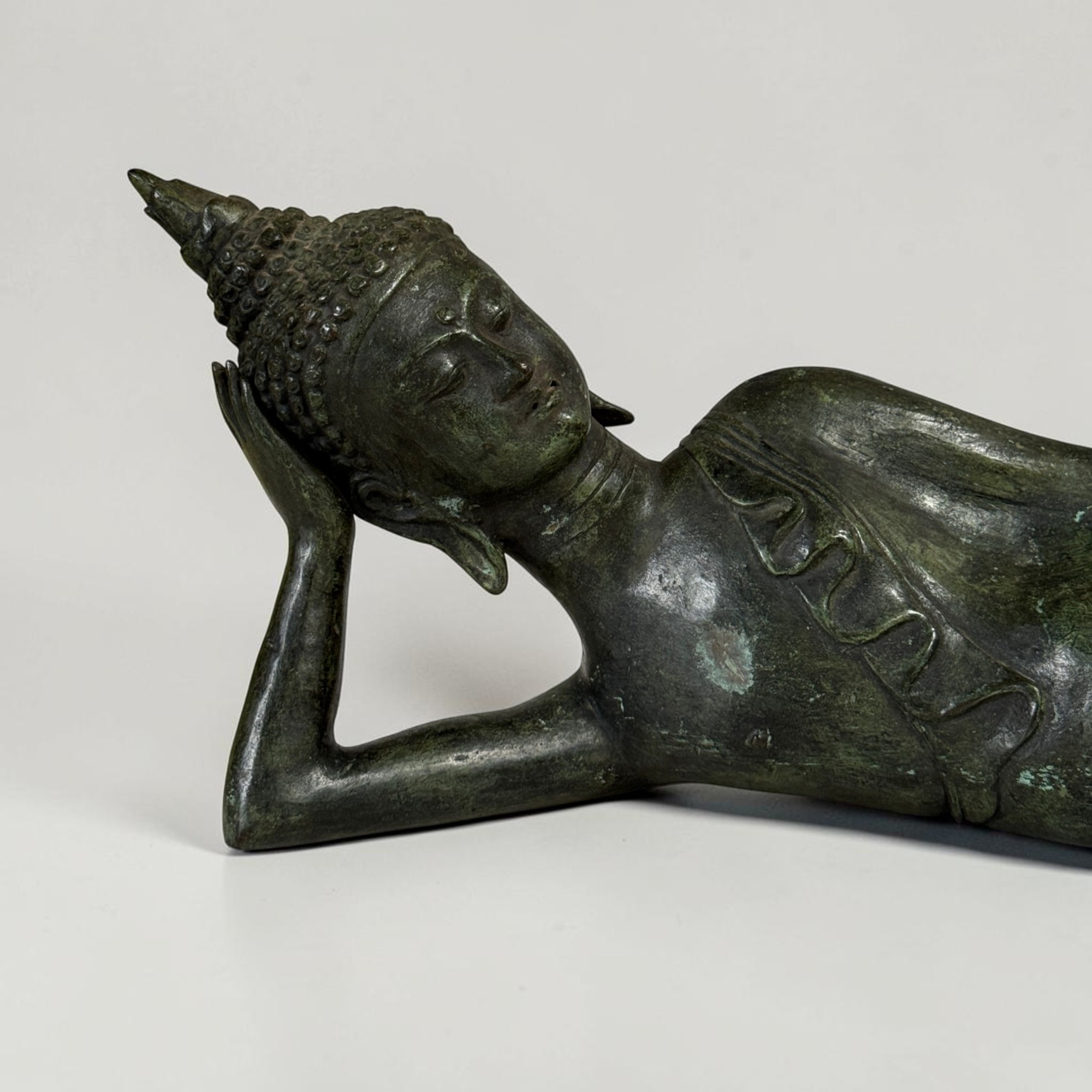 Alter liegender Nirvana Buddha aus Bronze Thailand