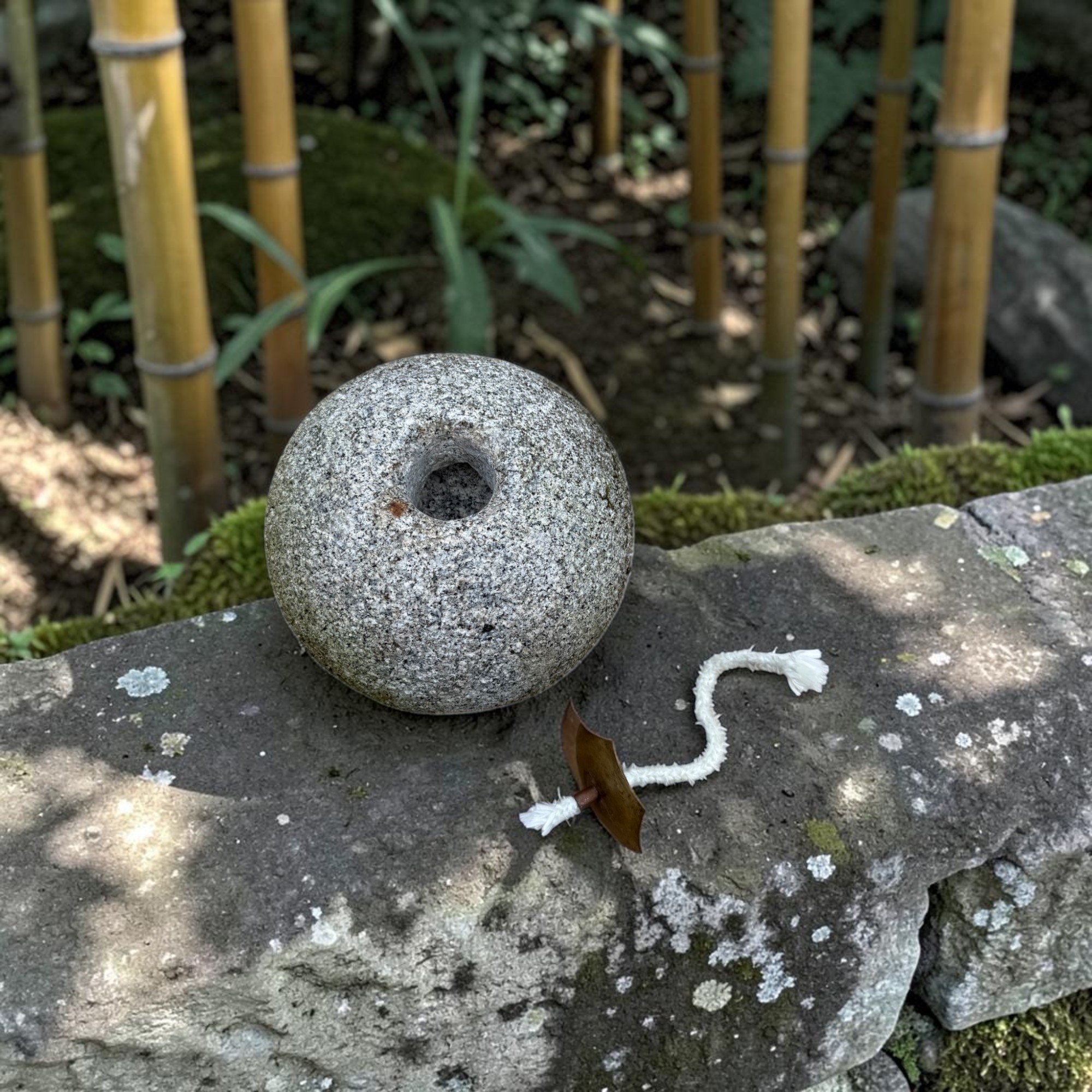 Gartenfackel aus Granit Stein – Massives Windlicht & Öllampe für Außen, wetterfest