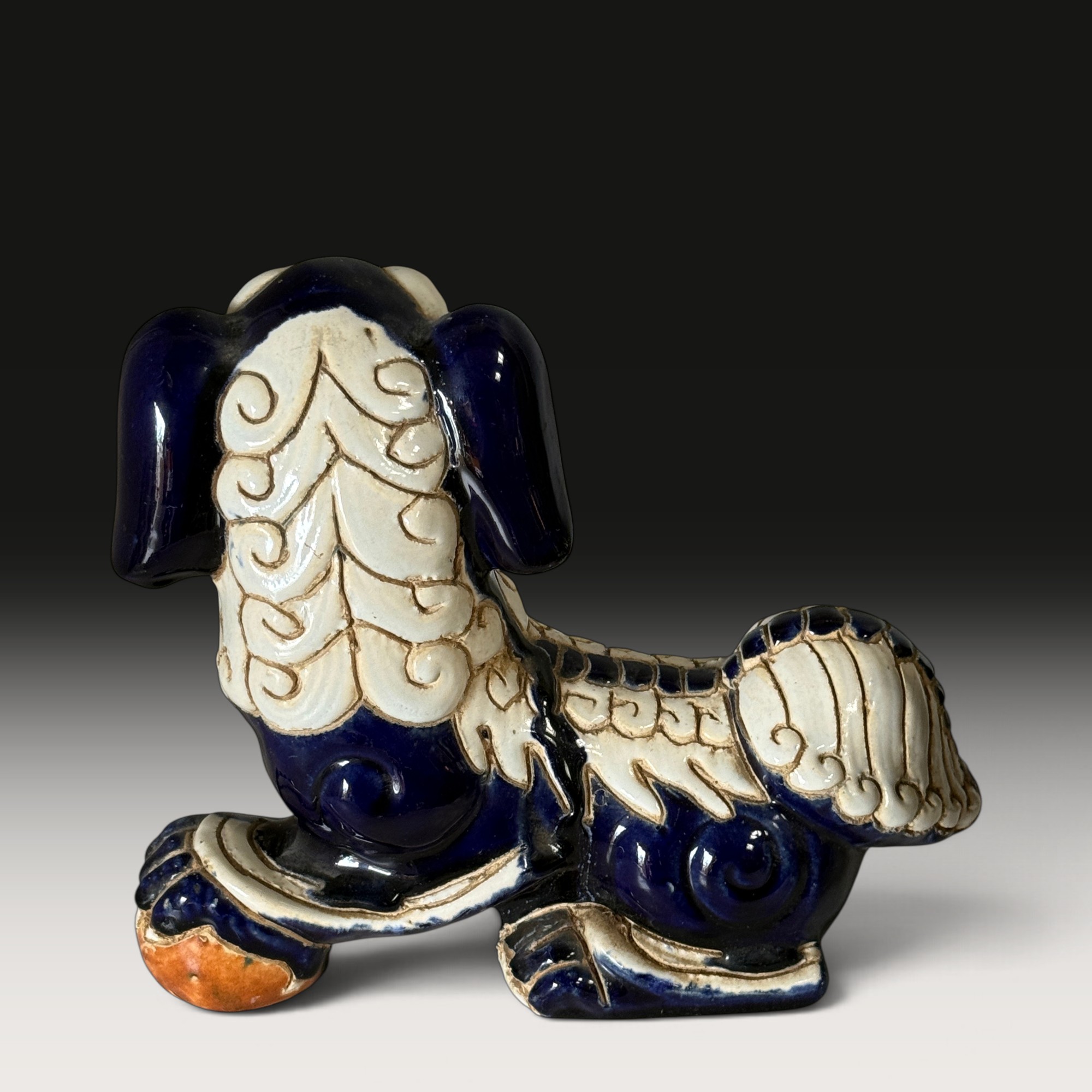 Paar Wächterlöwen aus glasierter Keramik, China, Foo Dogs, Kobaltblau/Weiß