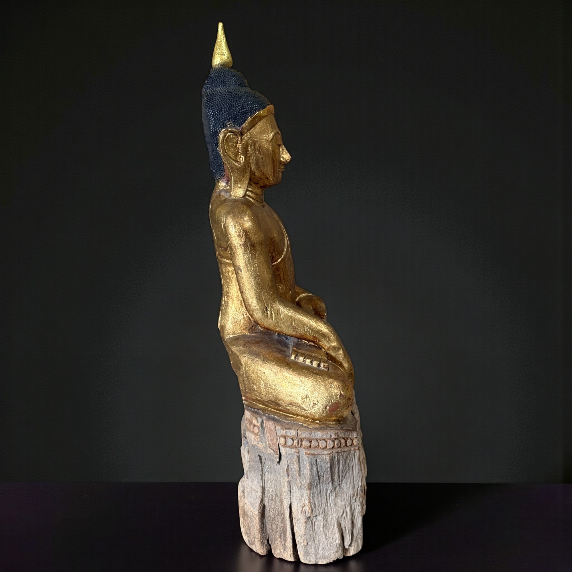 Alte thailändische Buddha Figur Teakholz Blattgold 84cm