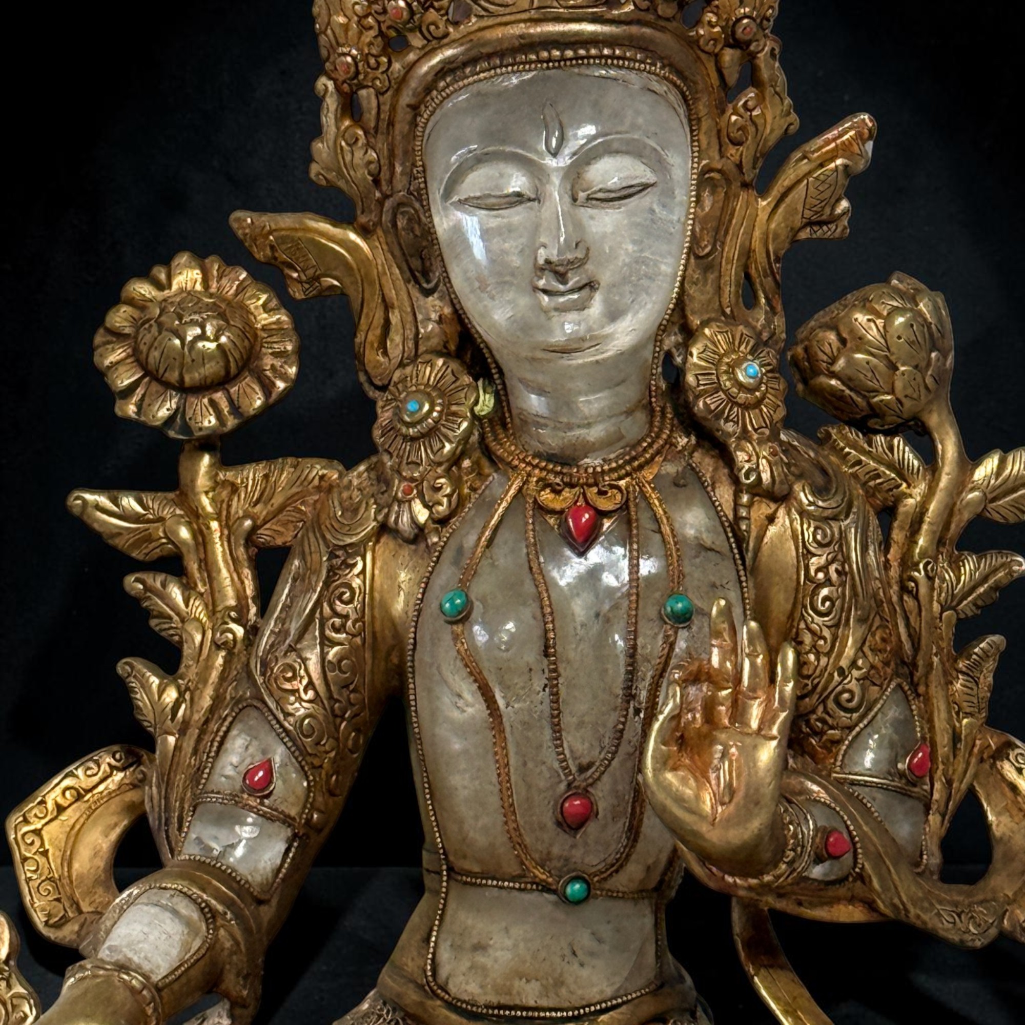 Weiße Tara Bronze Figur Statue Nepal vergoldet mit Edelsteinen 34cm