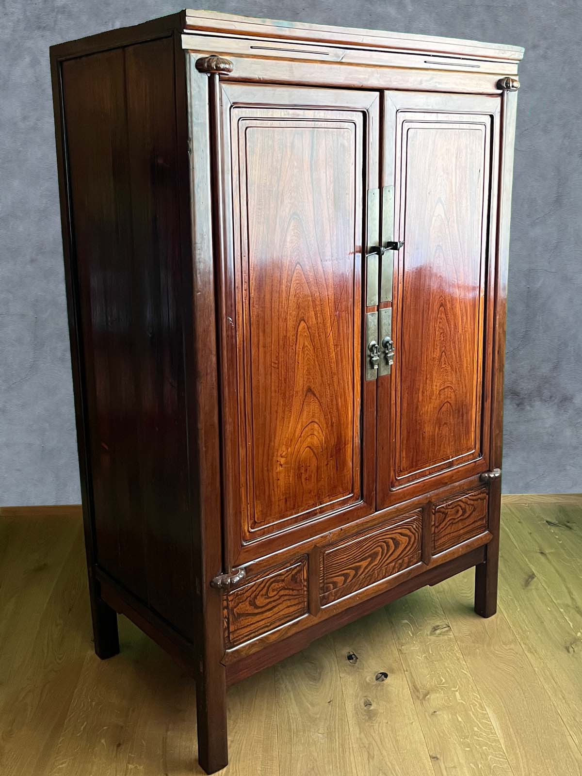 Asia Möbel - alter China Schrank - restauriert