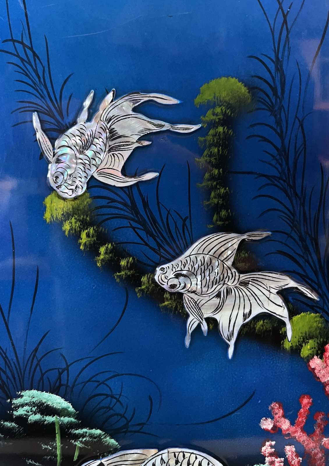 Asiatisches Wandbild Holz Lackbild Perlmutt mit Fische 48 cm Asiatisches Wandbild Holz Lackbild Perlmutt mit Fische 48 cm