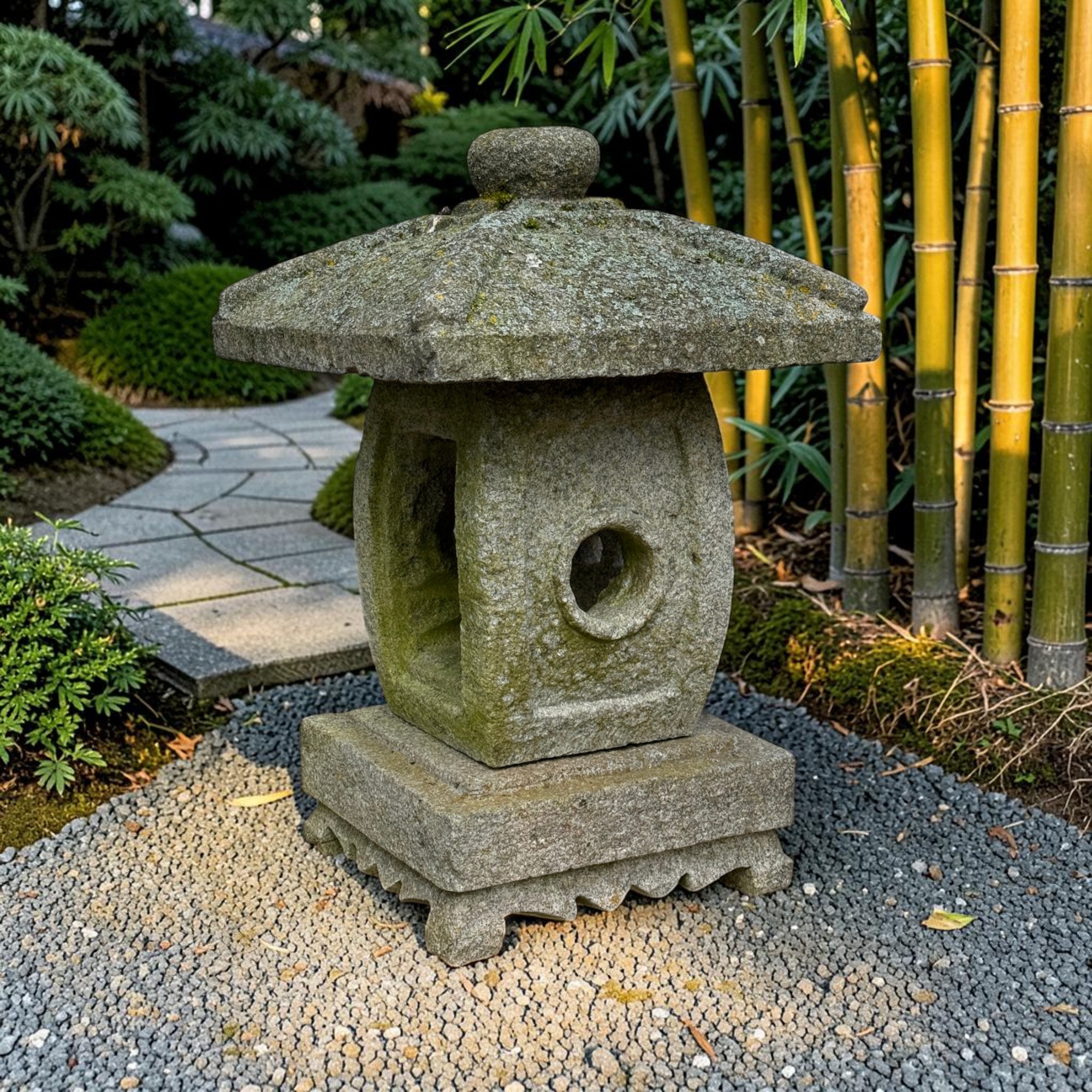 Alte Japanische Steinlaterne Granit 62cm - Ikekomi-Stil - Bemoost & Frostfest