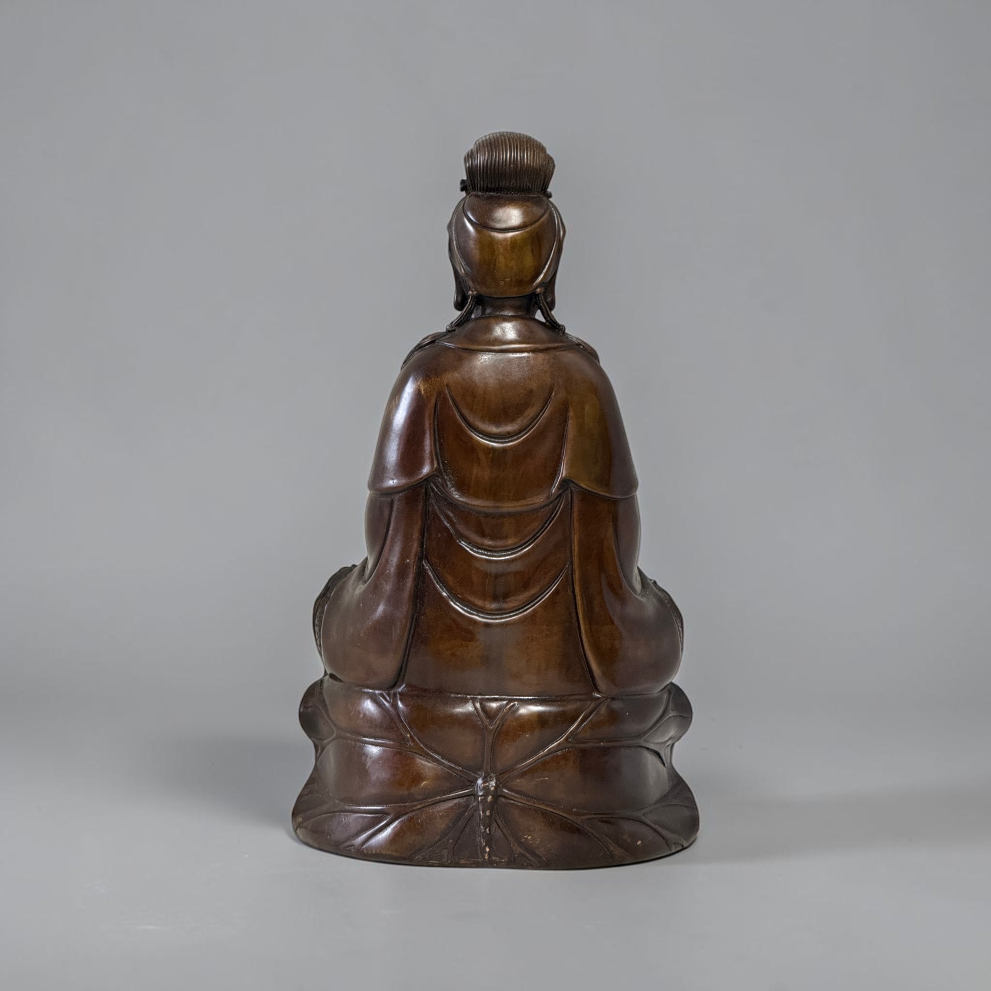 Guanyin Bronze Figur Bodhisattva auf Lotussockel China 34cm