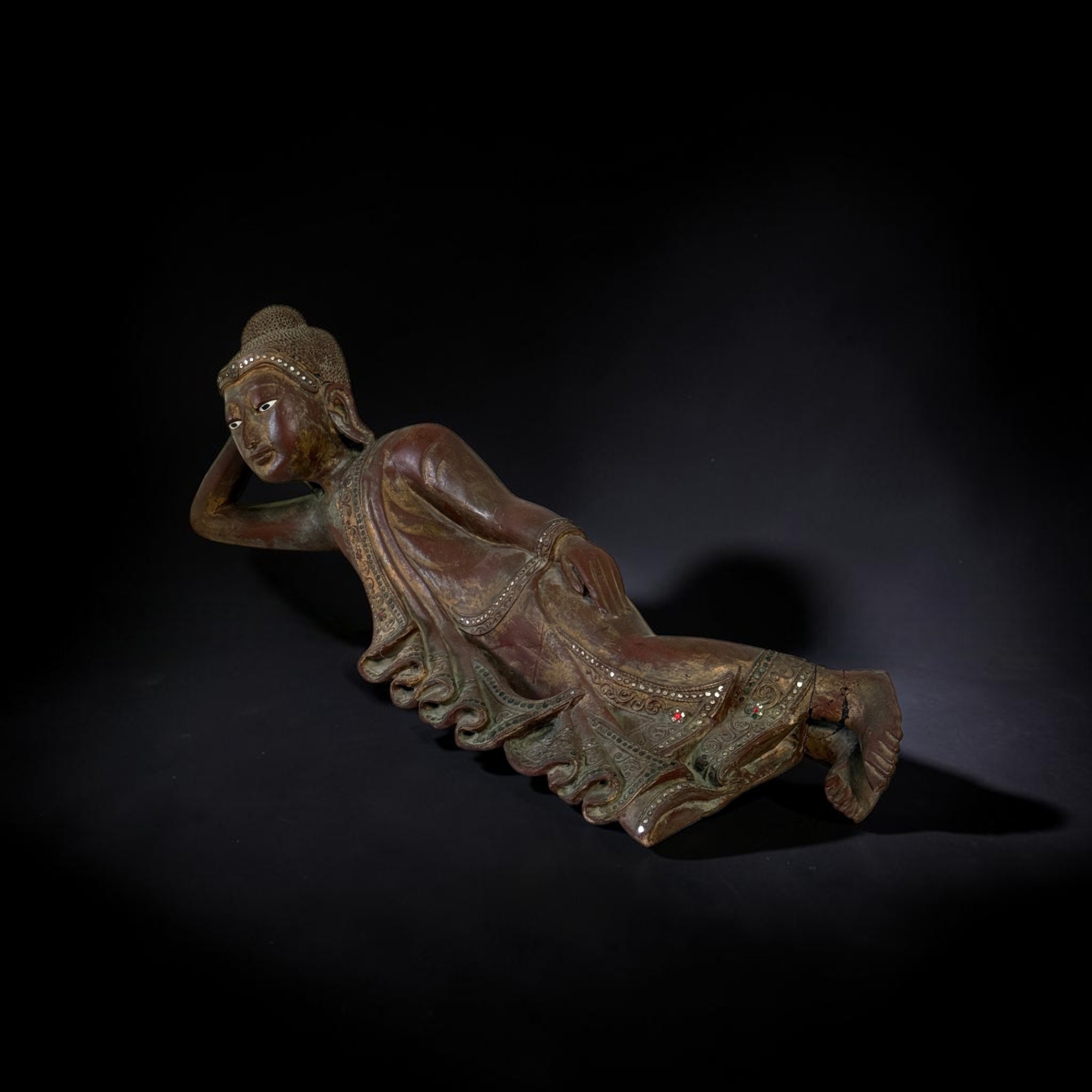 Liegender Holz Buddha aus Burma - 70cm