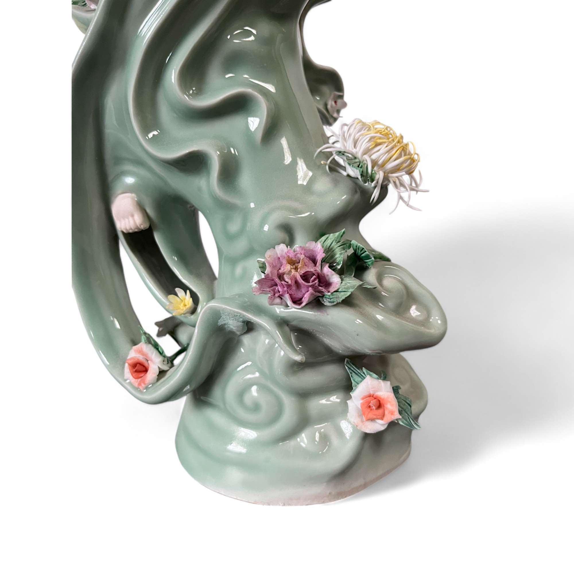 Buddha Figur Kwan-Yin aus Porzellan 47 cm groß