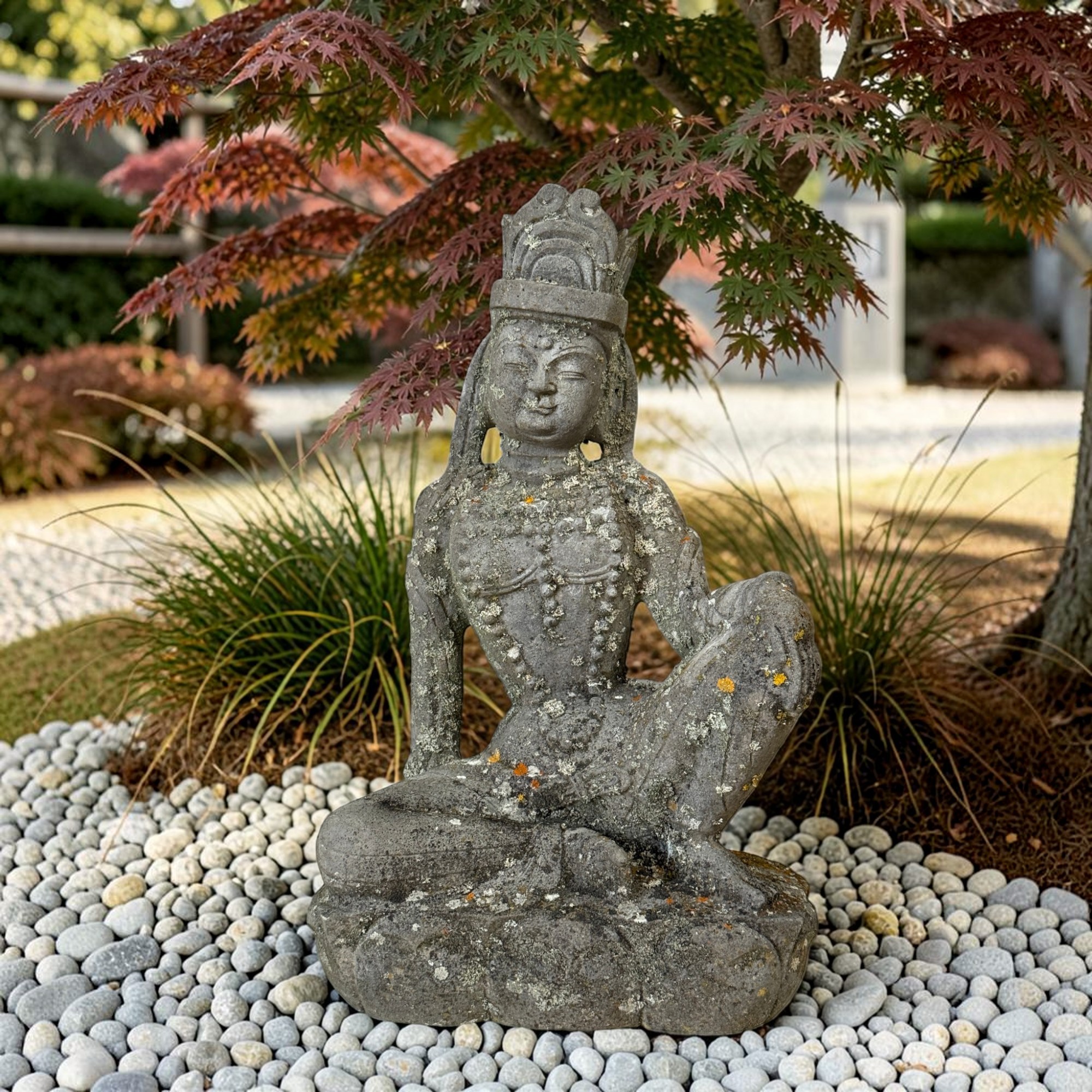 Guanyin Skulptur aus Naturstein – Alte asiatische Gartenfigur, 50 cm hoch