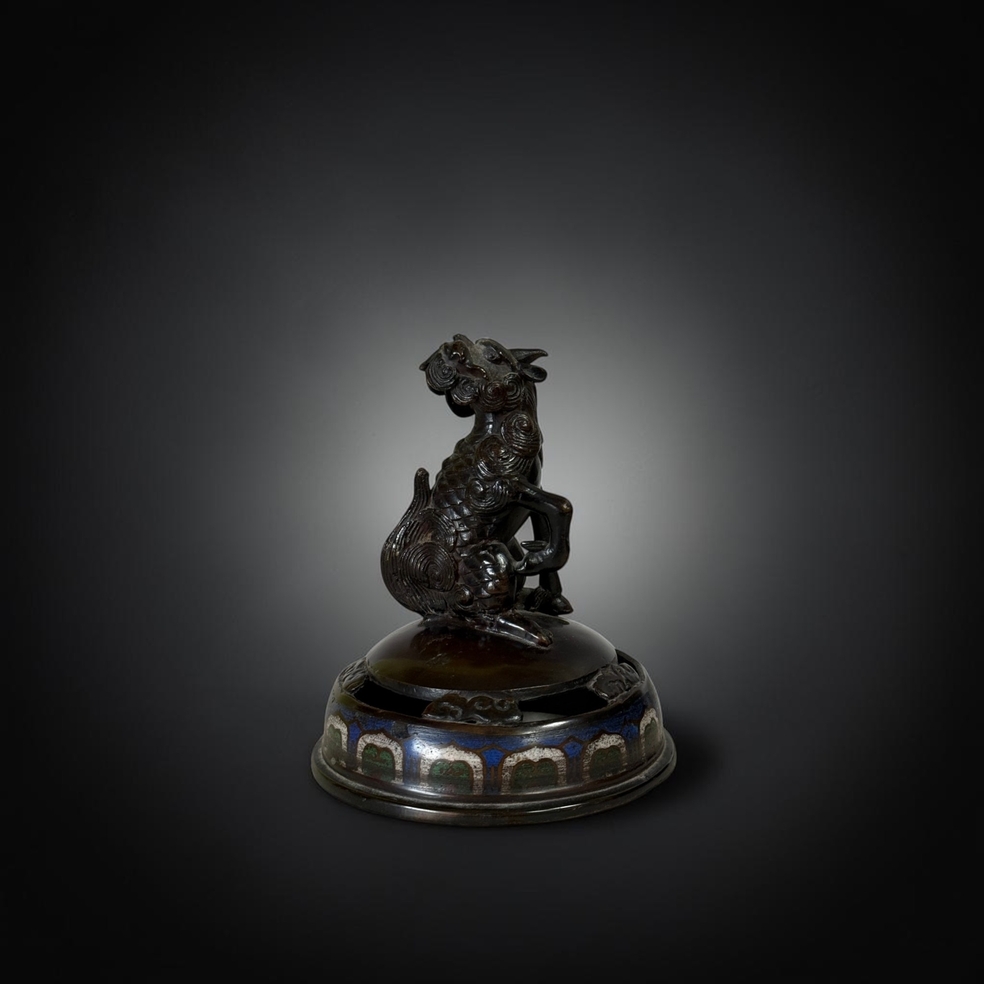 Altes chinesisches Räuchergefäß aus Bronze & Cloisonne mit Wächterlöwe