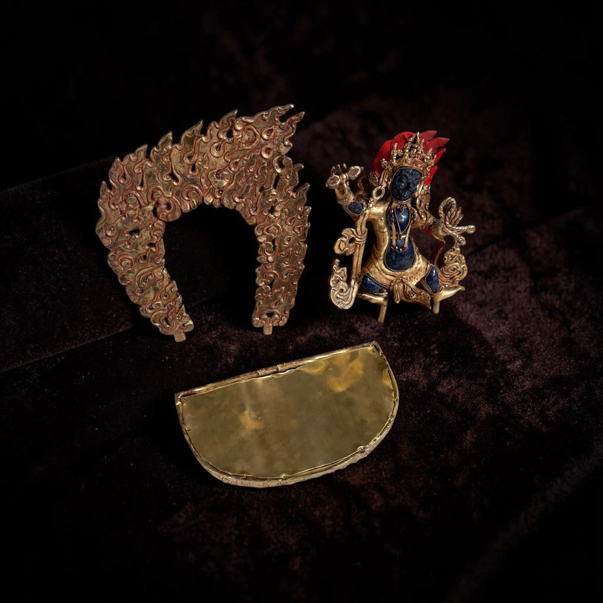 Vergoldete Vajrapani Skulptur aus Nepal – Bronze & Lapis Lazuli, handgefertigt