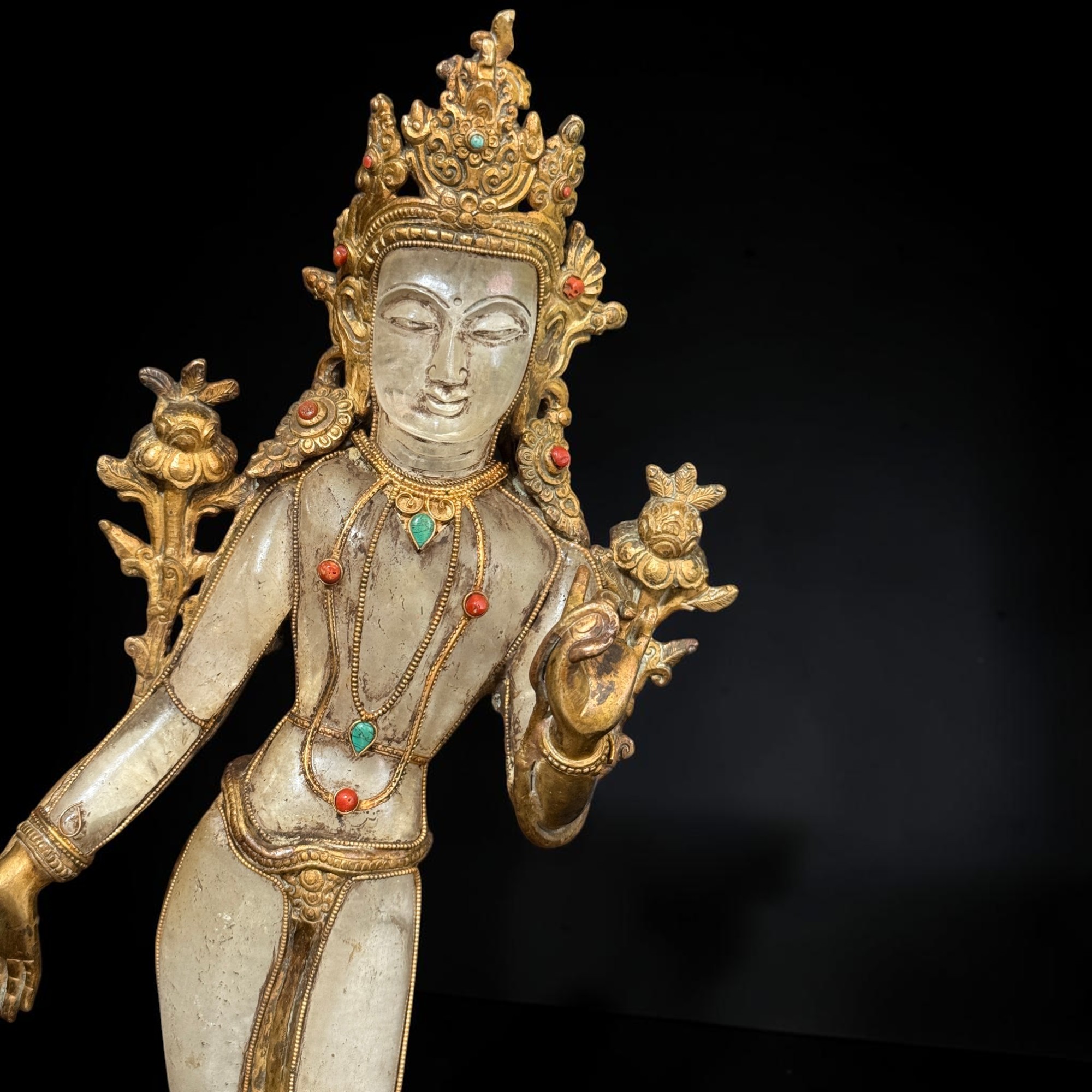 Stehende Grüne Tara Figur – Bergkristall & vergoldete Bronze, Nepal