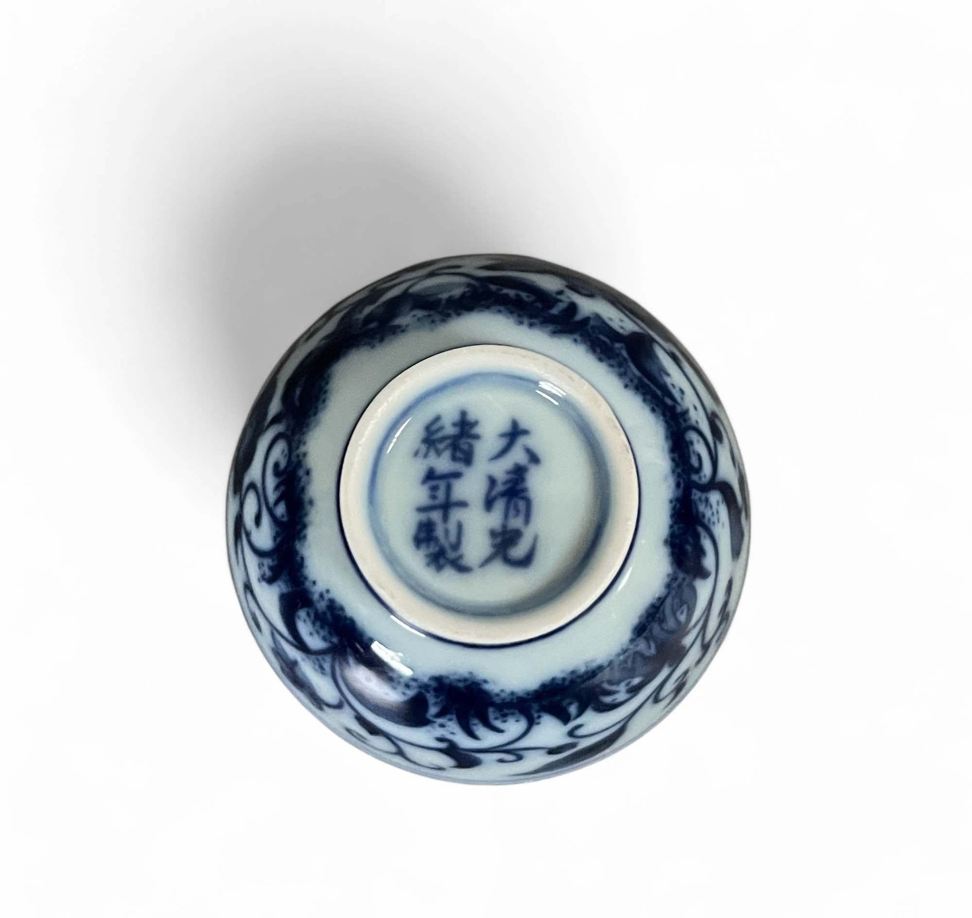 China Teeschalen mit Lotusblumen Kanne aus Porzellan