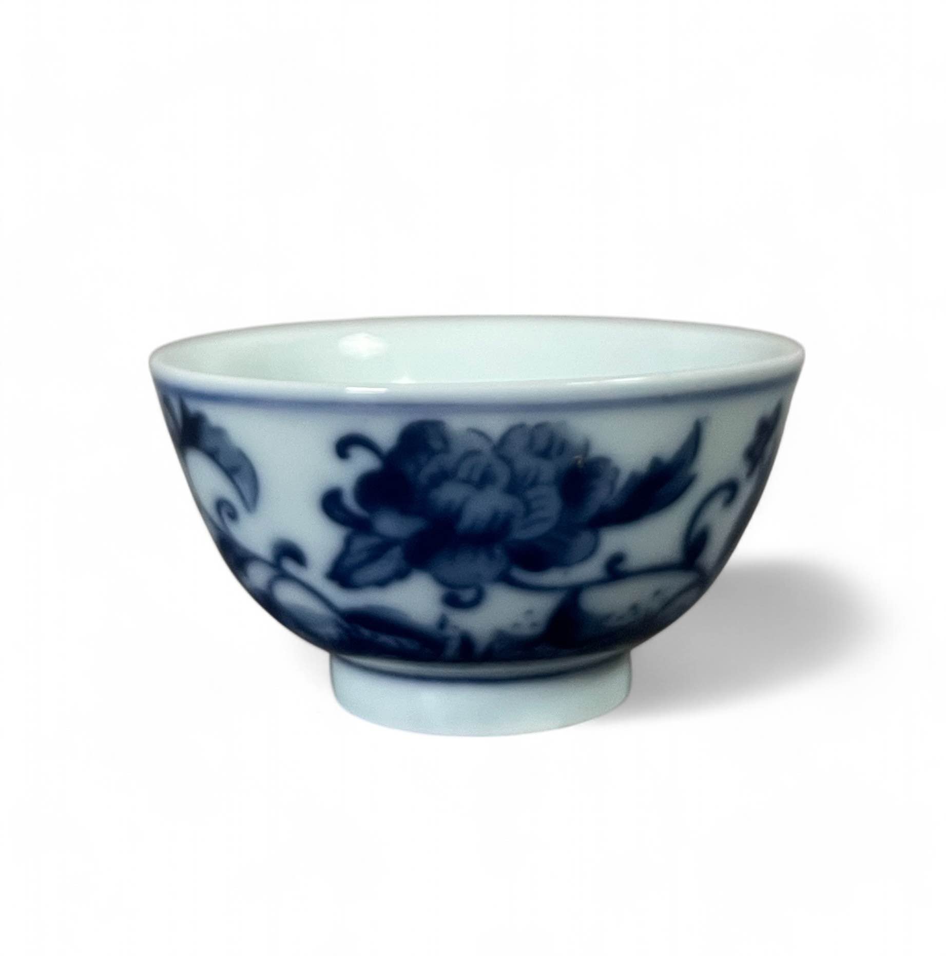 China Teeschalen mit Lotusblumen Kanne aus Porzellan