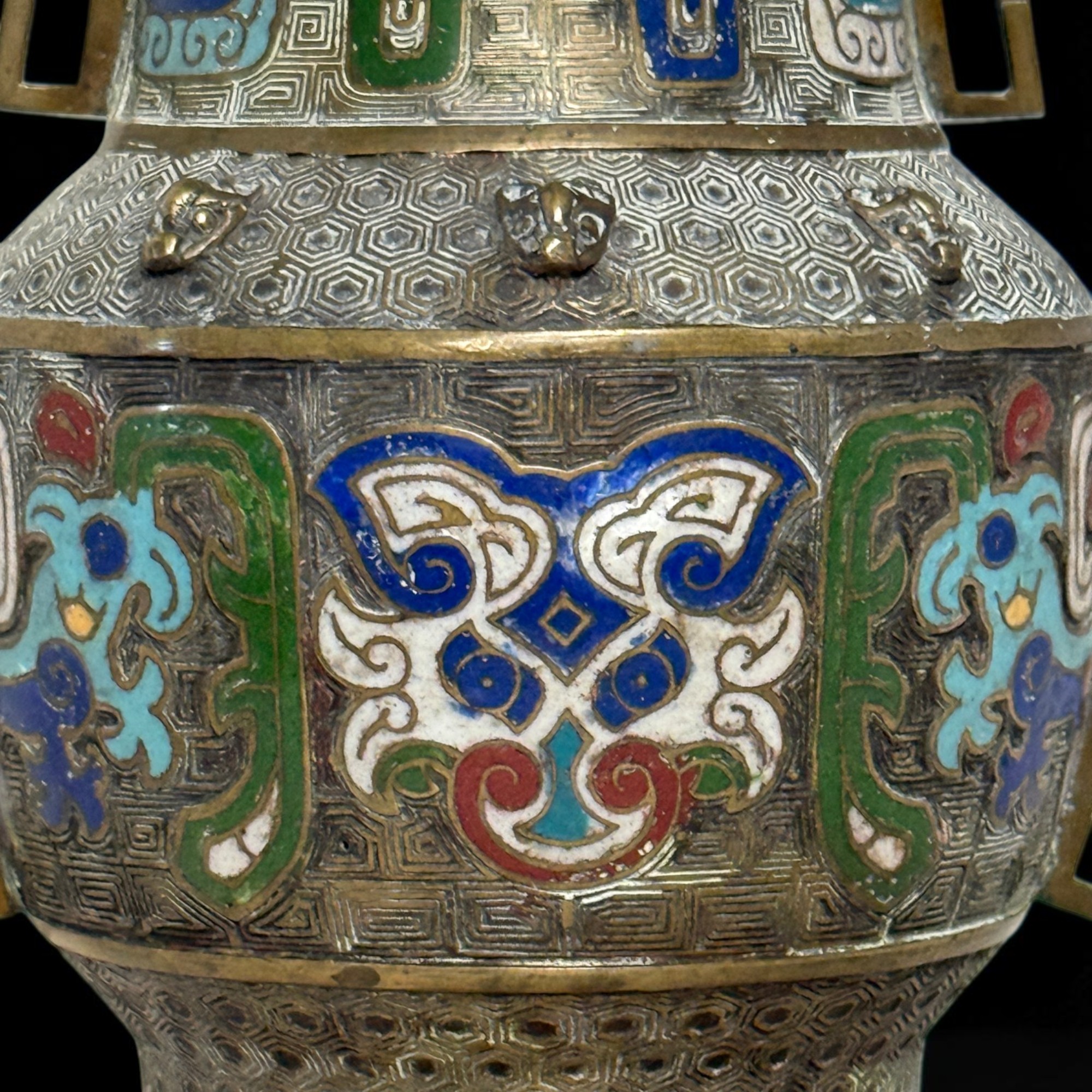 Cloisonné-Vase China Qing-Dynastie 19. Jh. Hu-Form Email mit Taotie-Masken