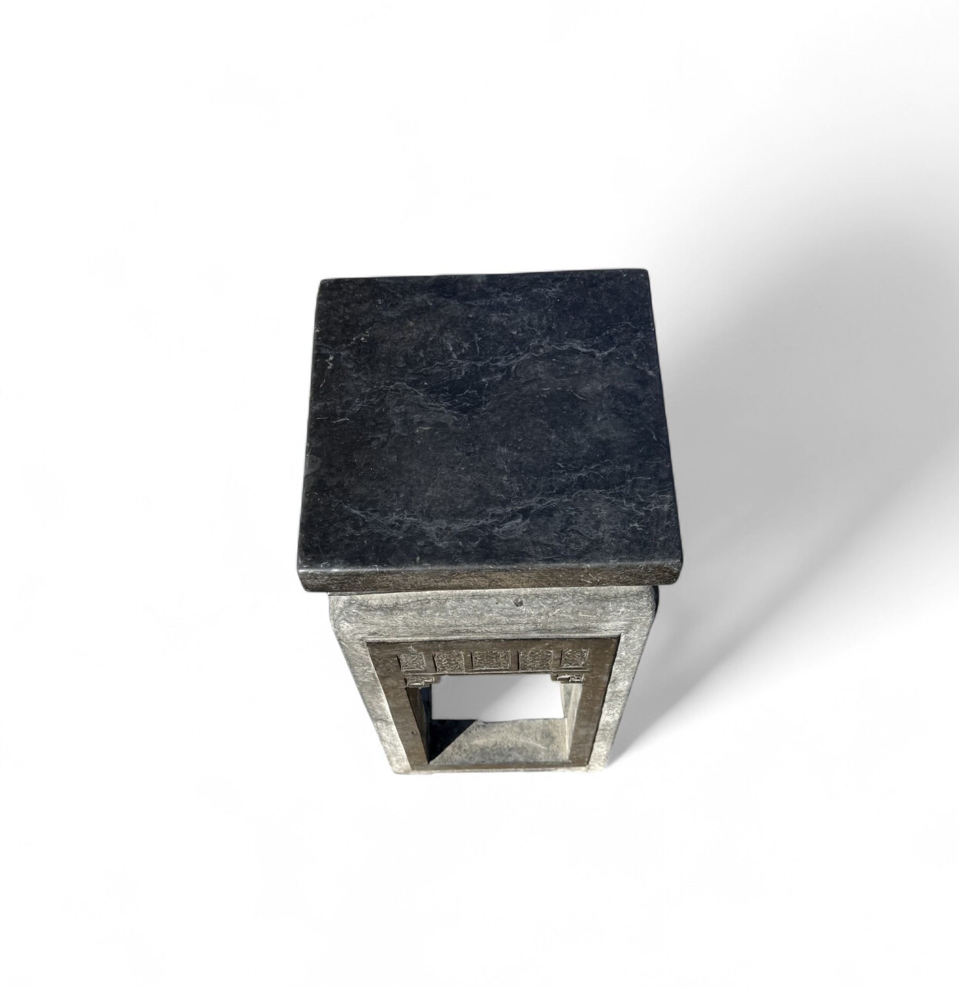 Asiatischer Gartenhocker aus Bluestone 50 cm groß