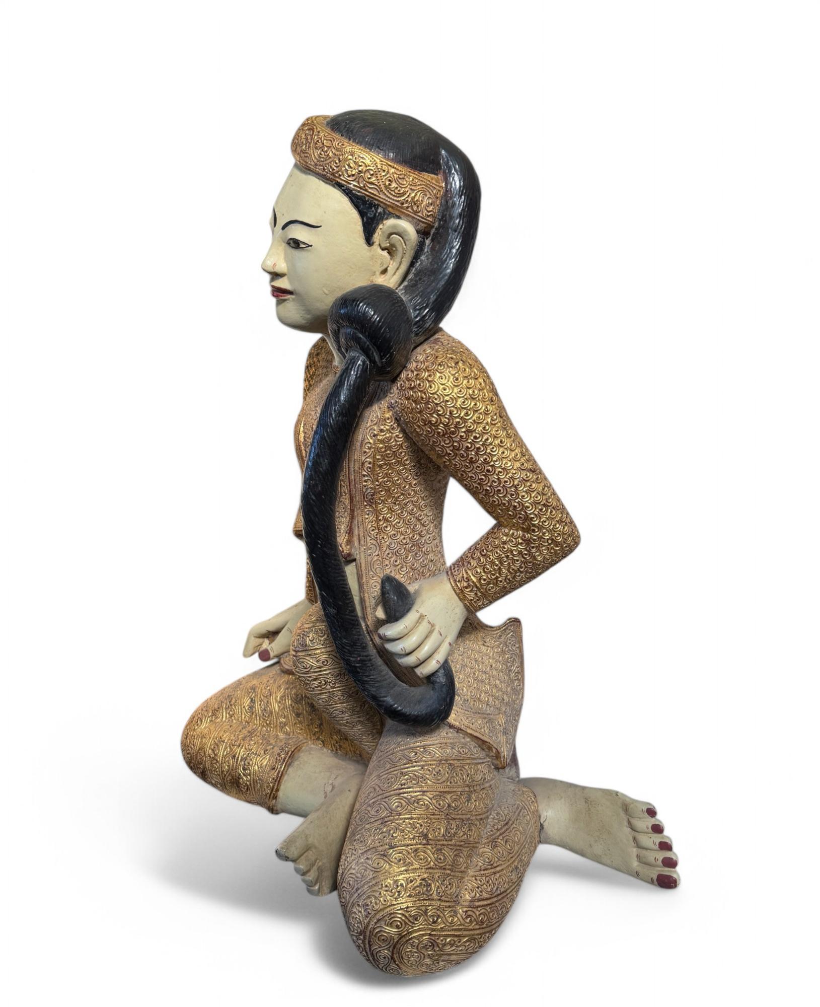 Erdgöttin Thorani Teak Holz Skulptur aus Burma - 78 cm