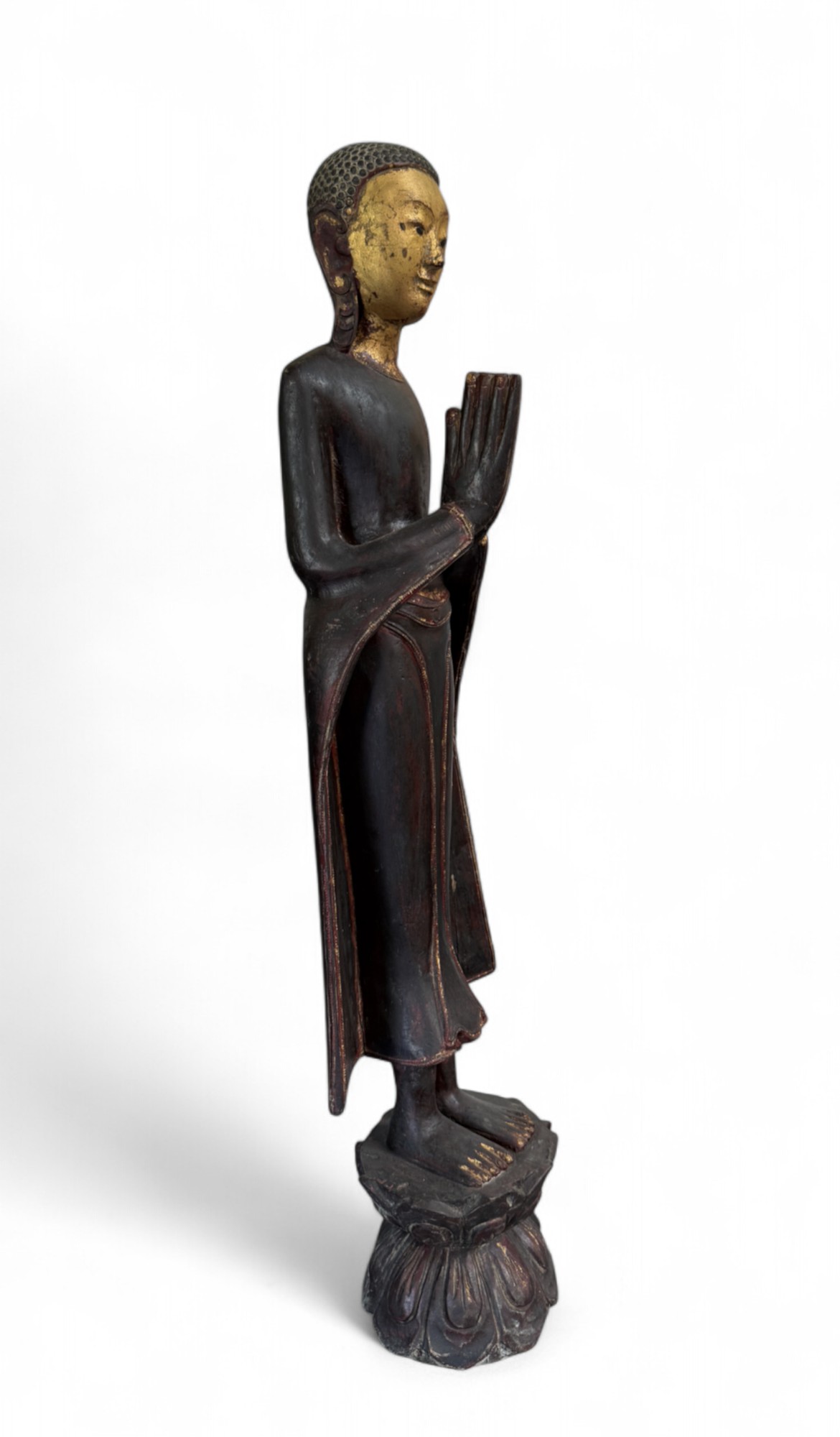 Buddha Adorant aus Burma – Teakholz, ca. 1900, vergoldet, 90 cm