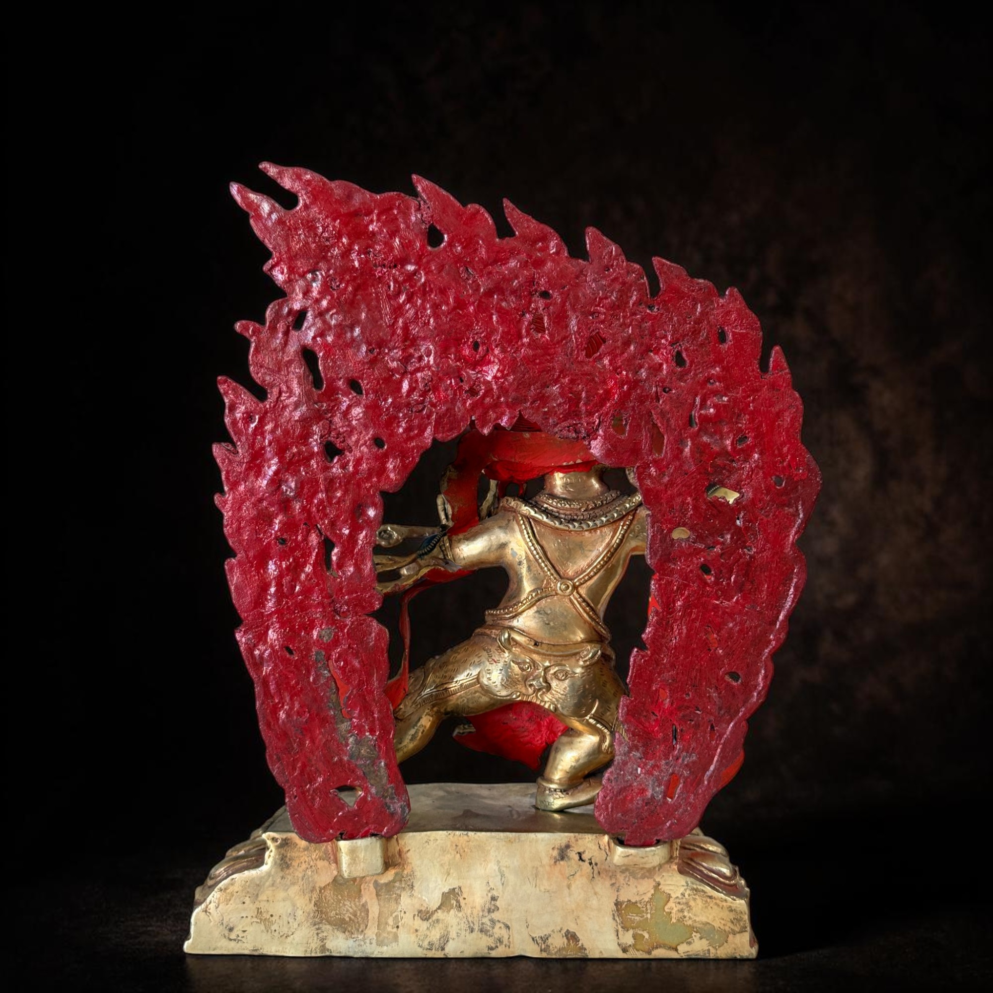 Vergoldete Vajrapani Skulptur aus Nepal – Bronze & Lapis Lazuli, handgefertigt
