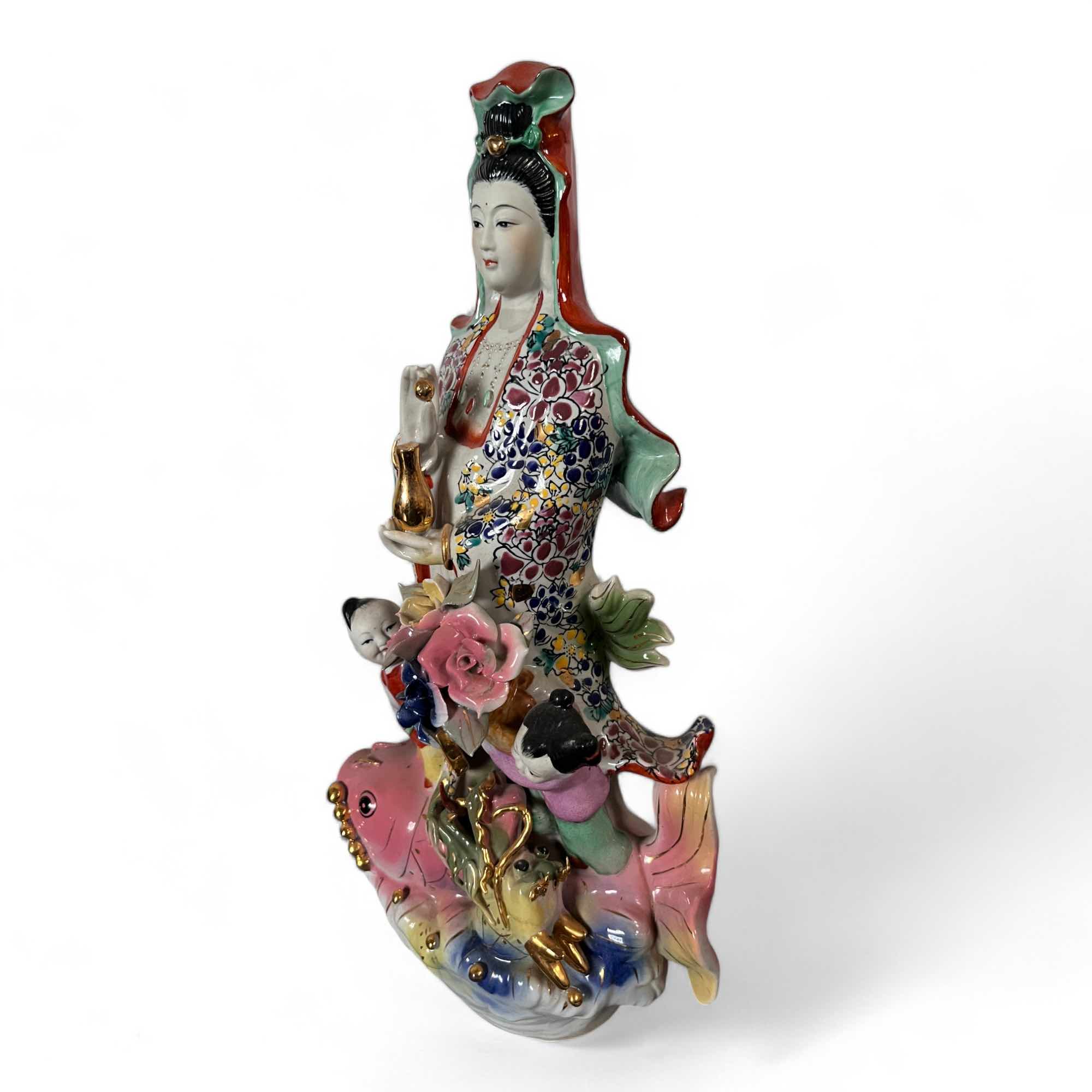 Buddha Figur Kwan-Yin aus Porzellan 44cm groß