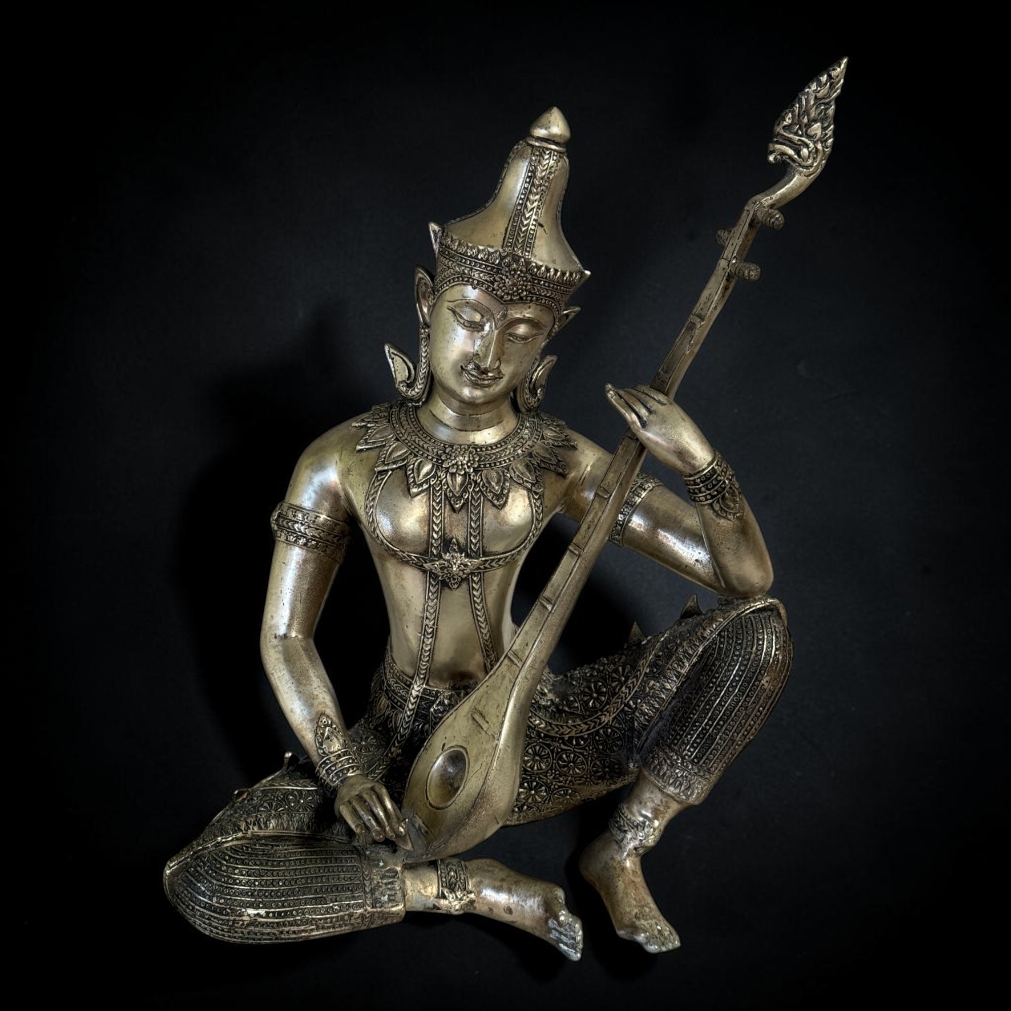 Tempelmusiker Skulptur Bronze-Eisen Thailand 41cm 6kg Phin-Laute alter Zustand