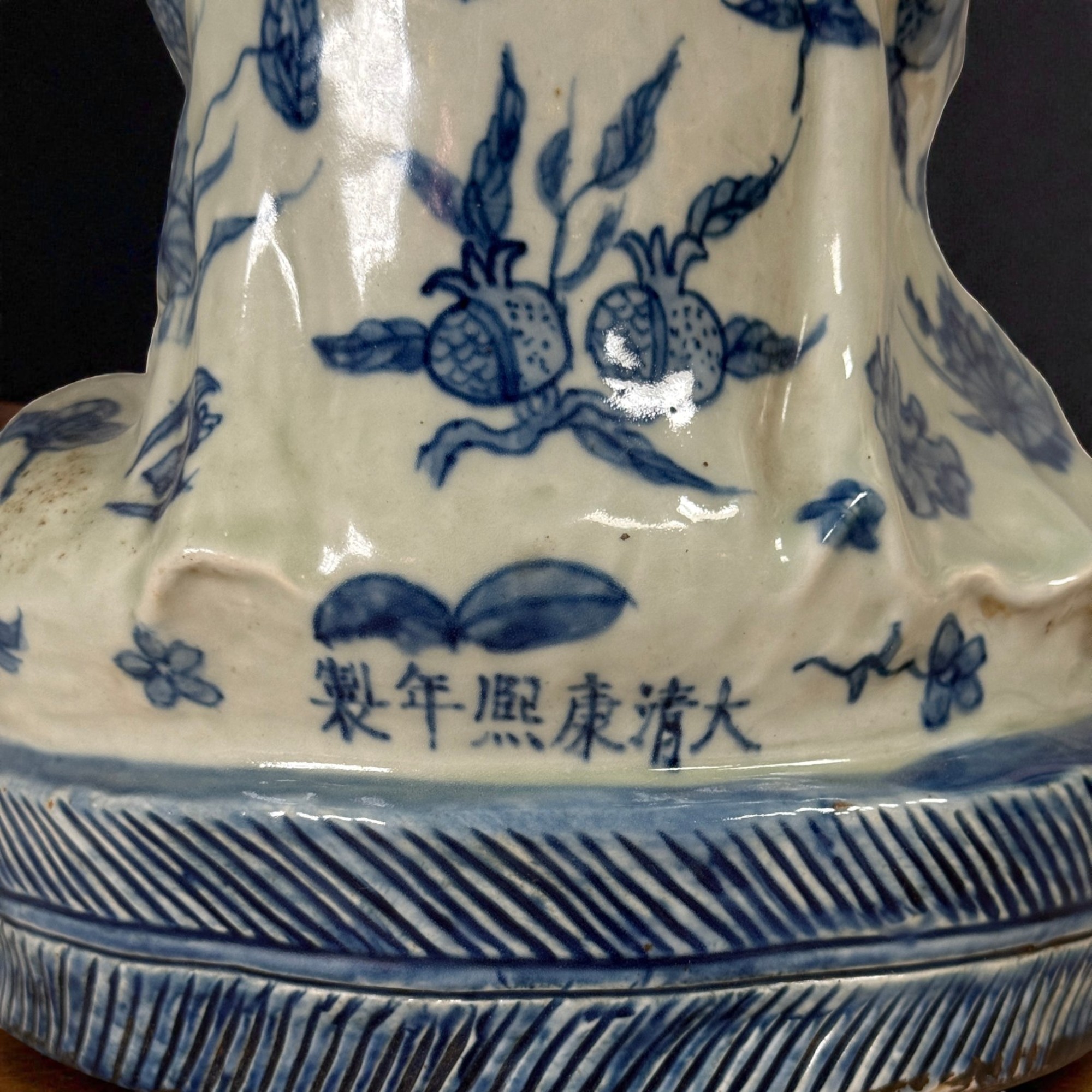 Chinesische Porzellan Guanyin Skulptur aus Sammlernachlass