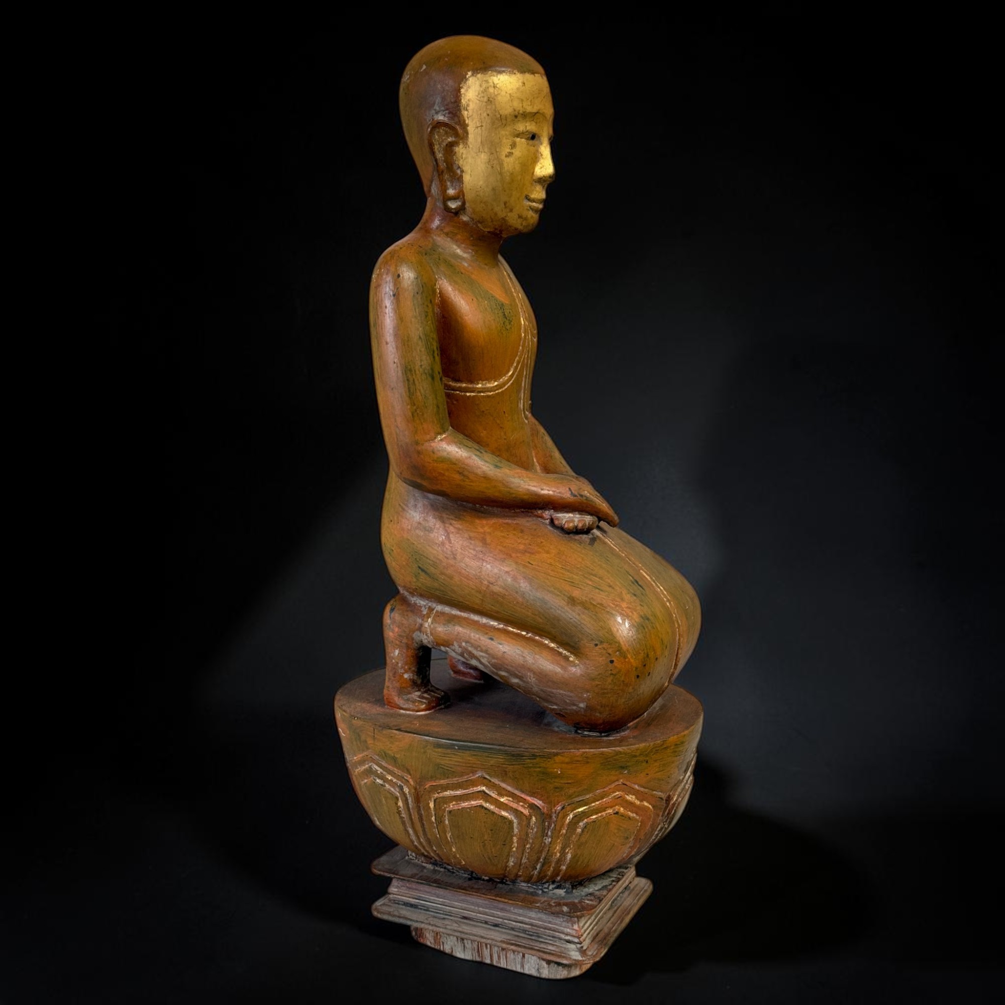 Mönch-Skulptur Sariputta Burma – Alt – Lacquerware &Restvergoldung – 72 cm groß