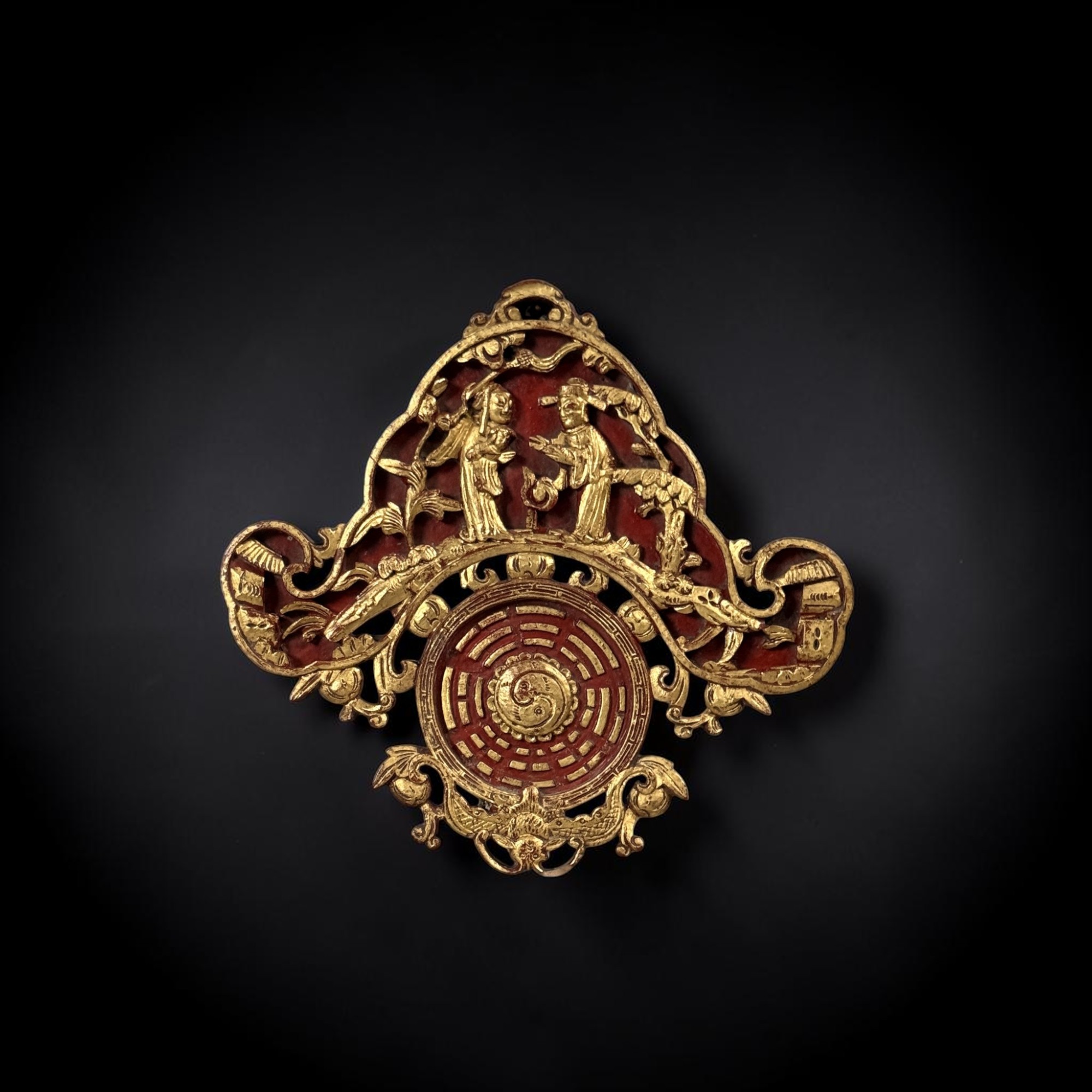 Chinesisches Holzrelief teilvergoldet – Altes Wandpaneel Bagua & Yin-Yang 24 cm