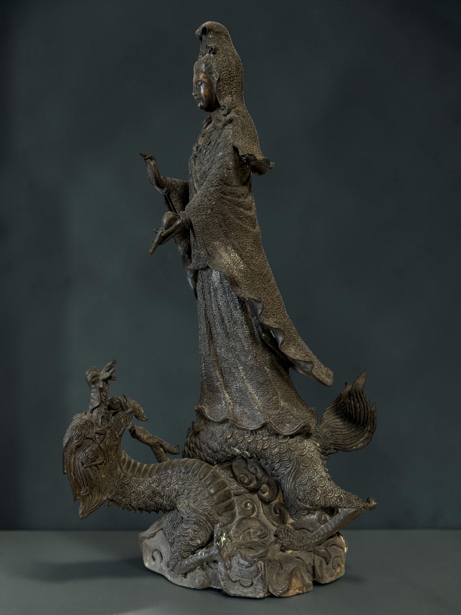 Buddha Figur Bronze Guanyin auf Drache 49cm groß