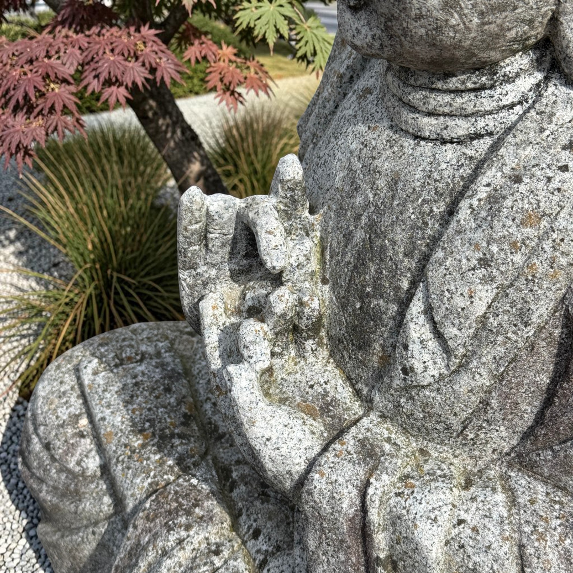 Granit Buddha Statue Dharmachakra Mudra – Handgeschlagene Steinfigur 53 cm
