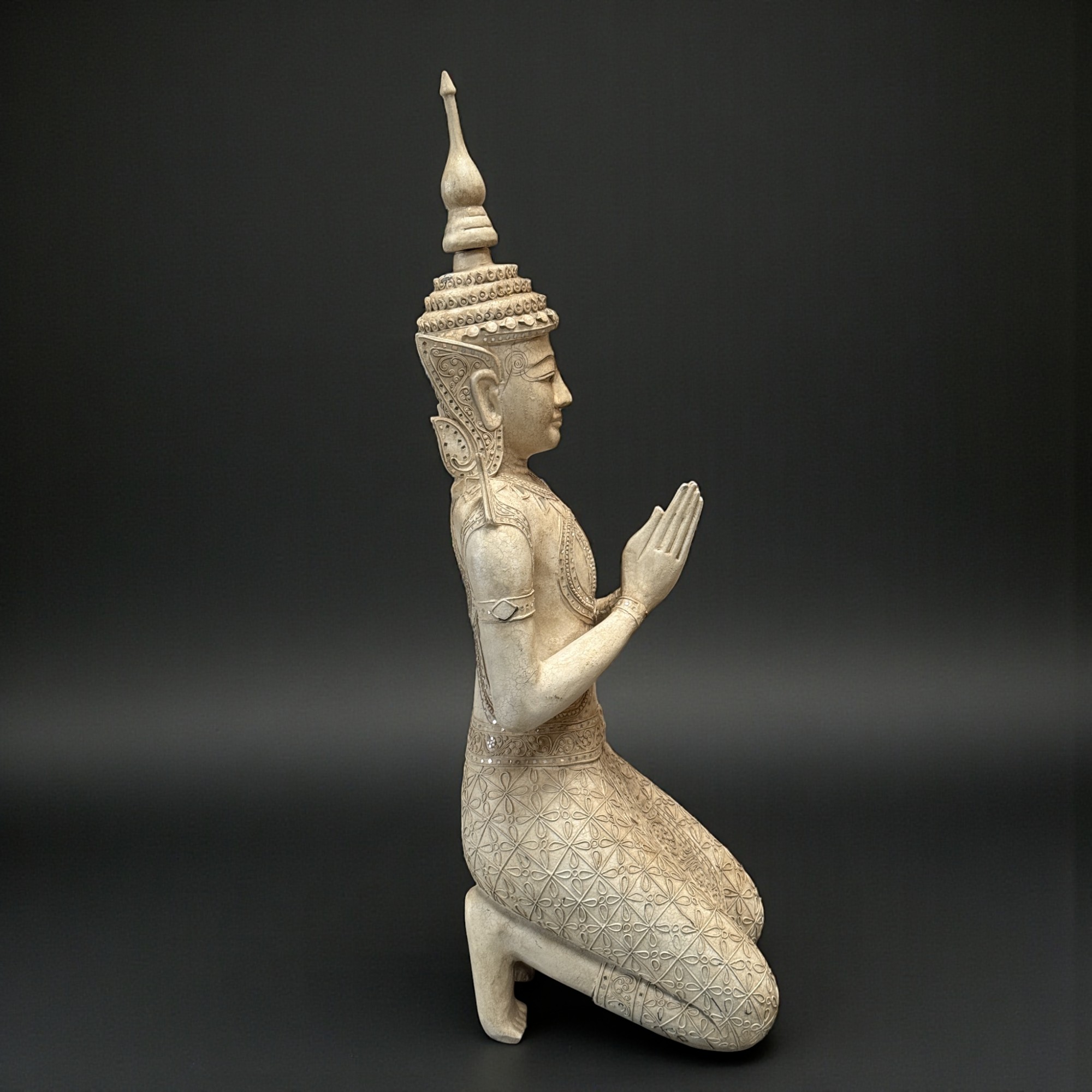 Thailändischer Tempelwächter aus Holz – Handgeschnitzte Statue, 117 cm