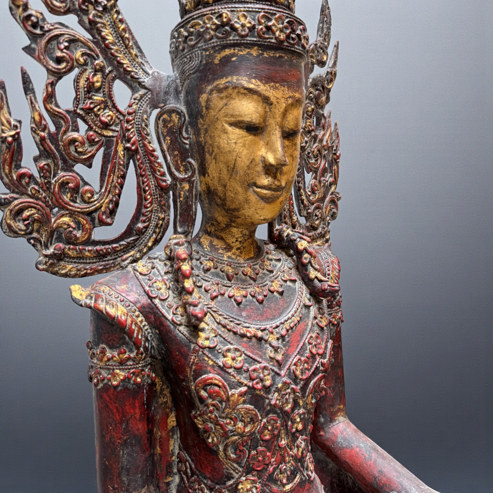 Königs-Buddha Statue Birma Teak Holz Skulptur Wunschgewährungs Geste