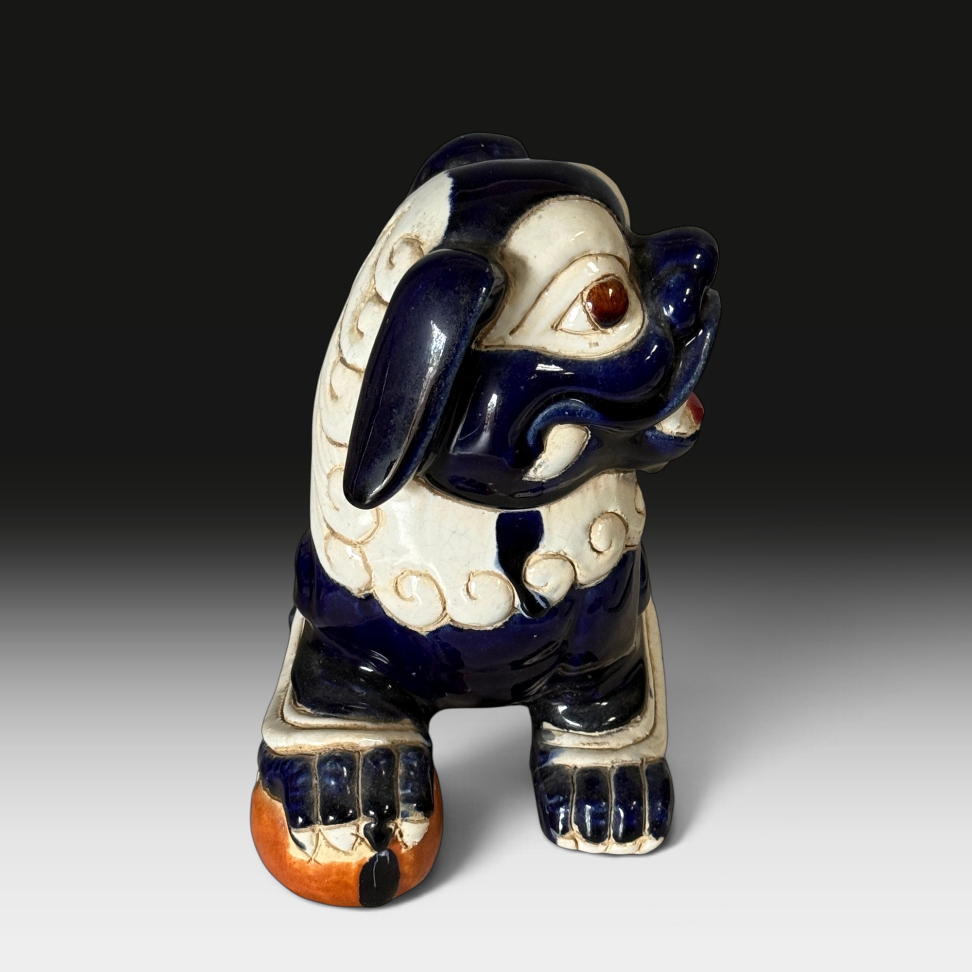Paar Wächterlöwen aus glasierter Keramik, China, Foo Dogs, Kobaltblau/Weiß
