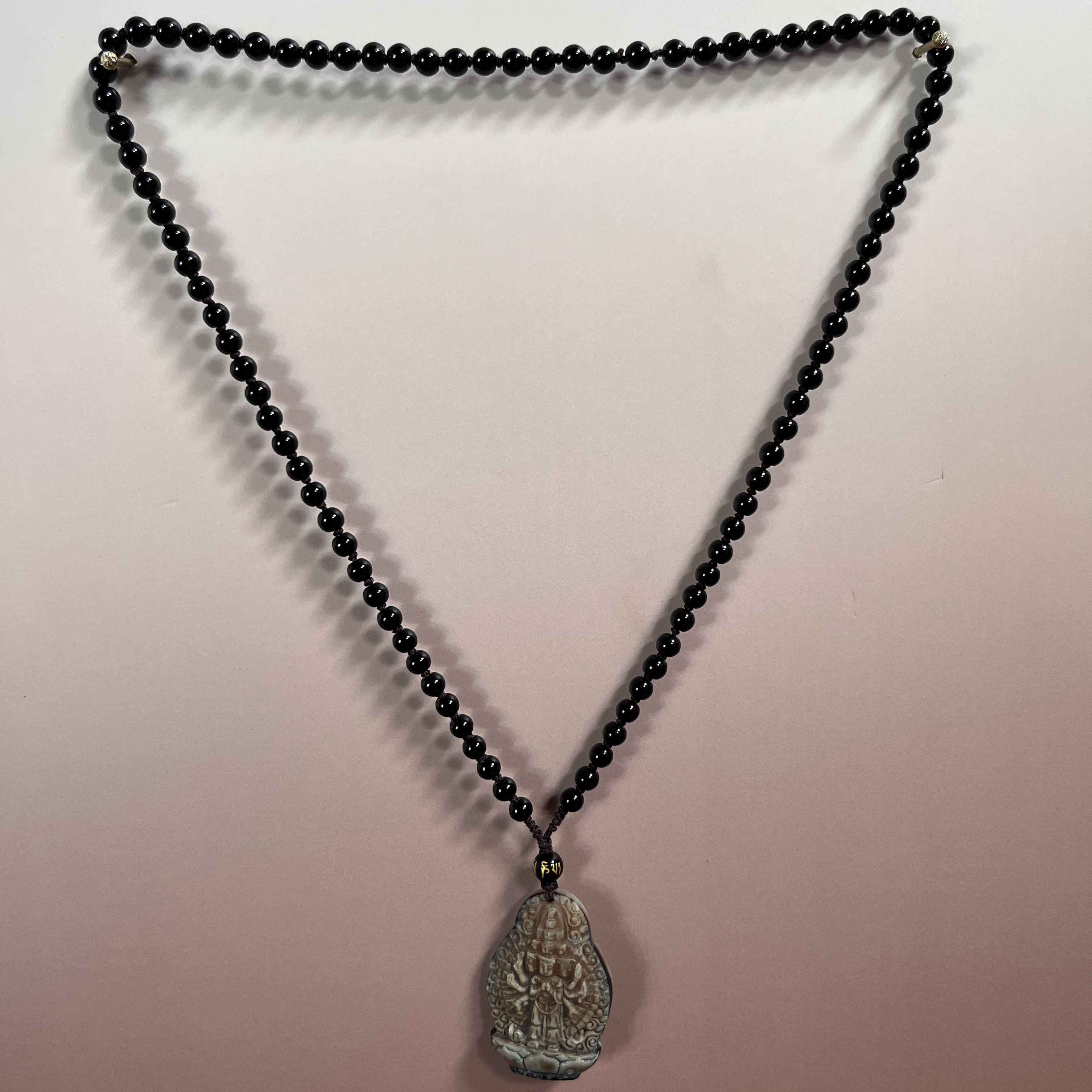 Chenrezig Figur Achatstein - Halskette, Onyx