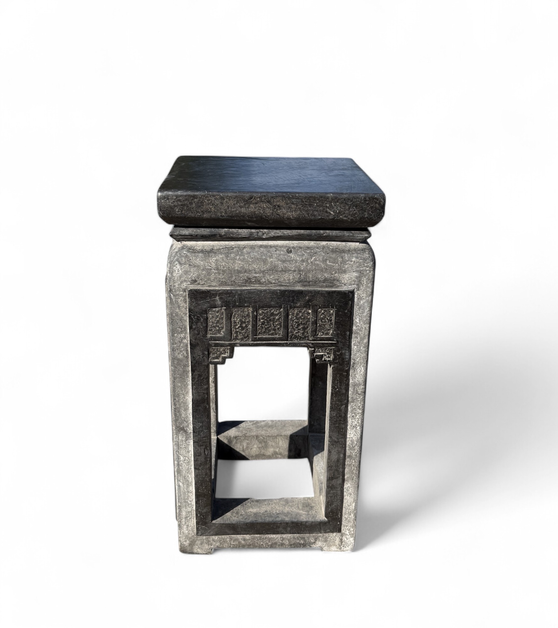 Asiatischer Gartenhocker aus Bluestone 50 cm groß