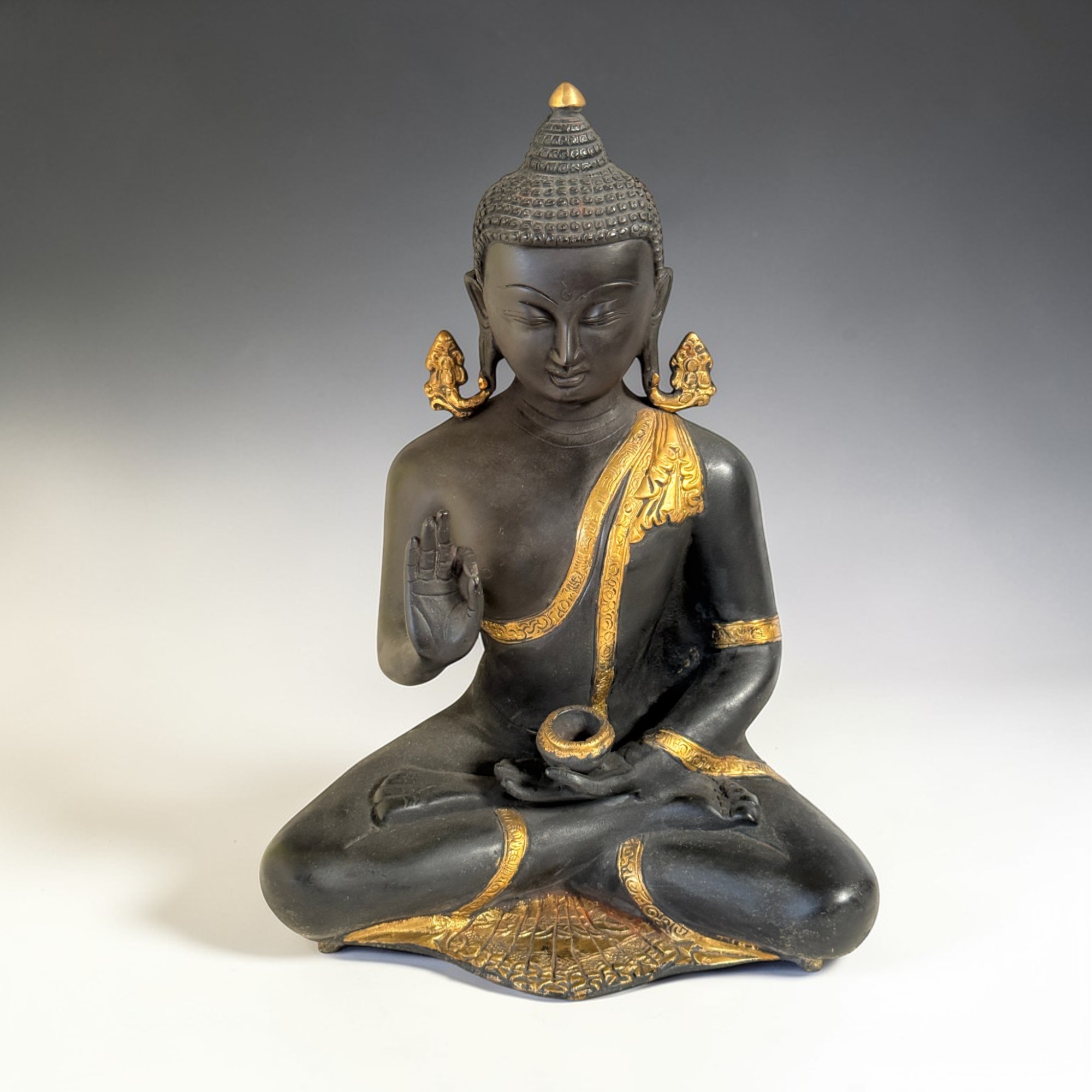 Buddha Bronze Figur mit lehrender Geste 33cm